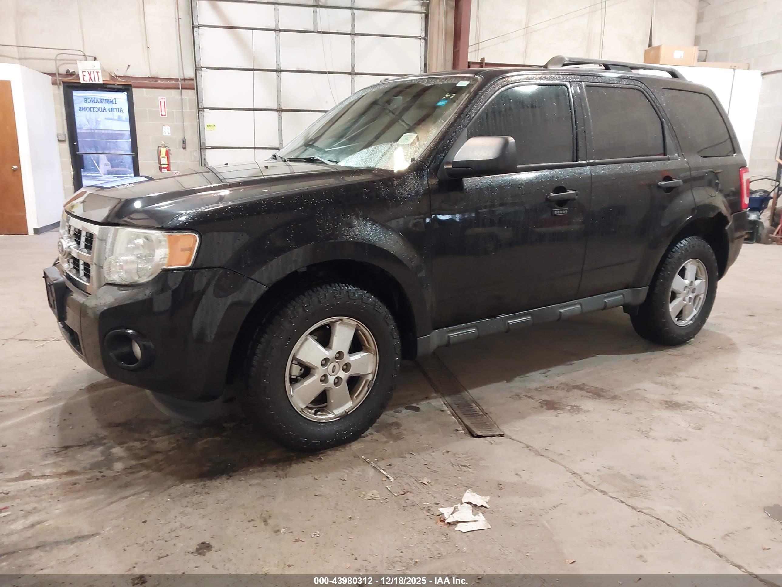 FORD ESCAPE image 2