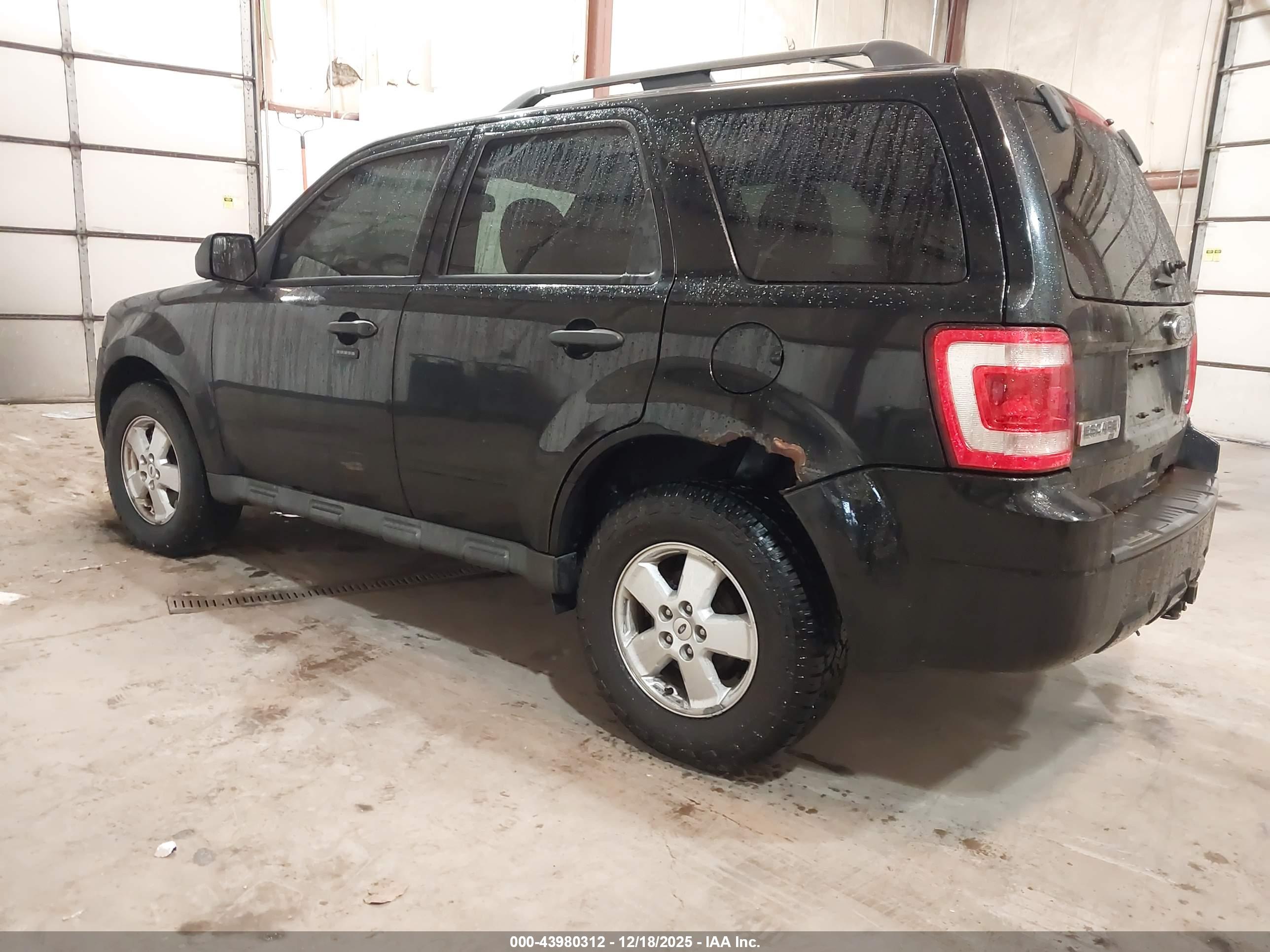 FORD ESCAPE image 3