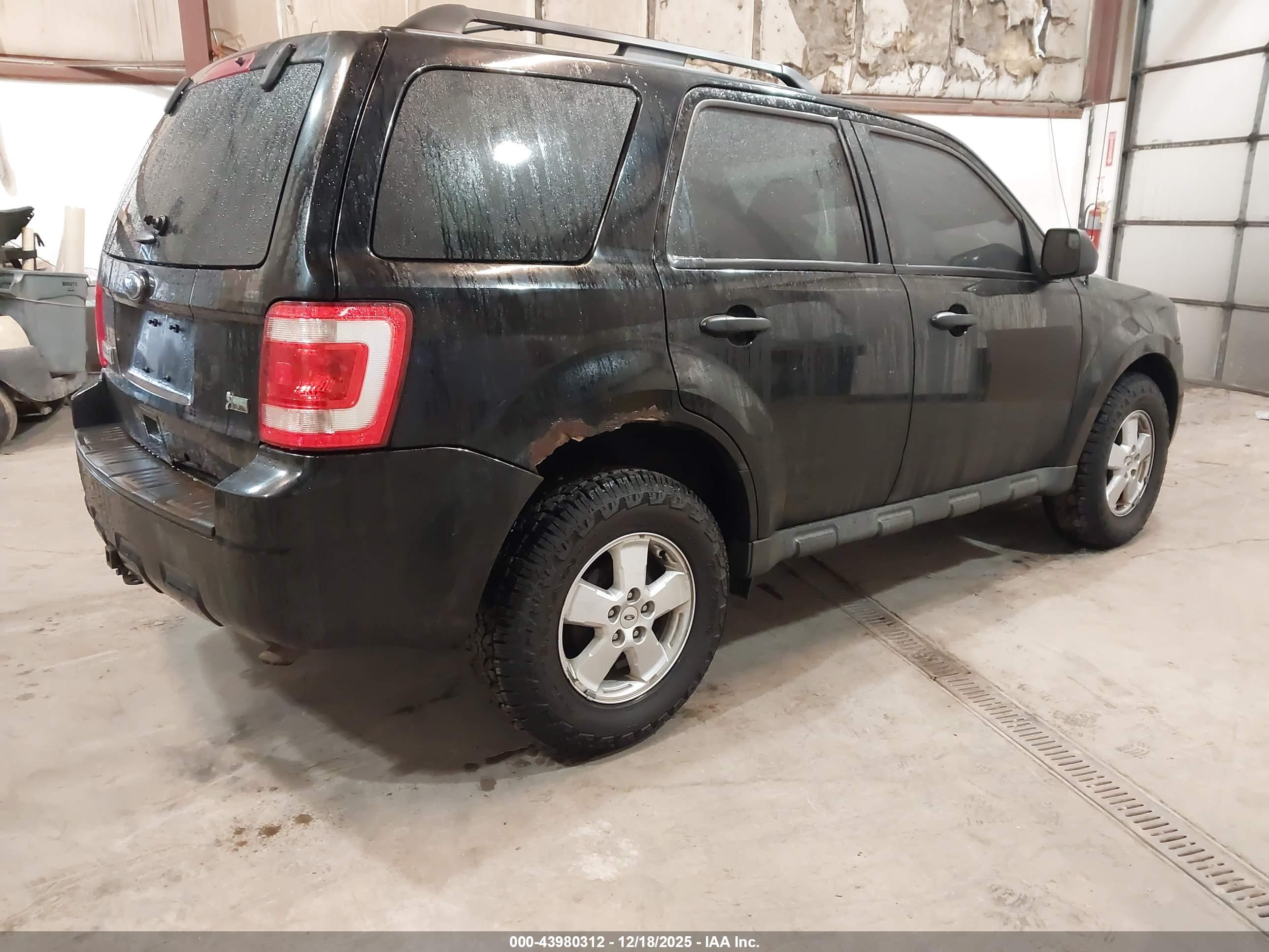 FORD ESCAPE image 4