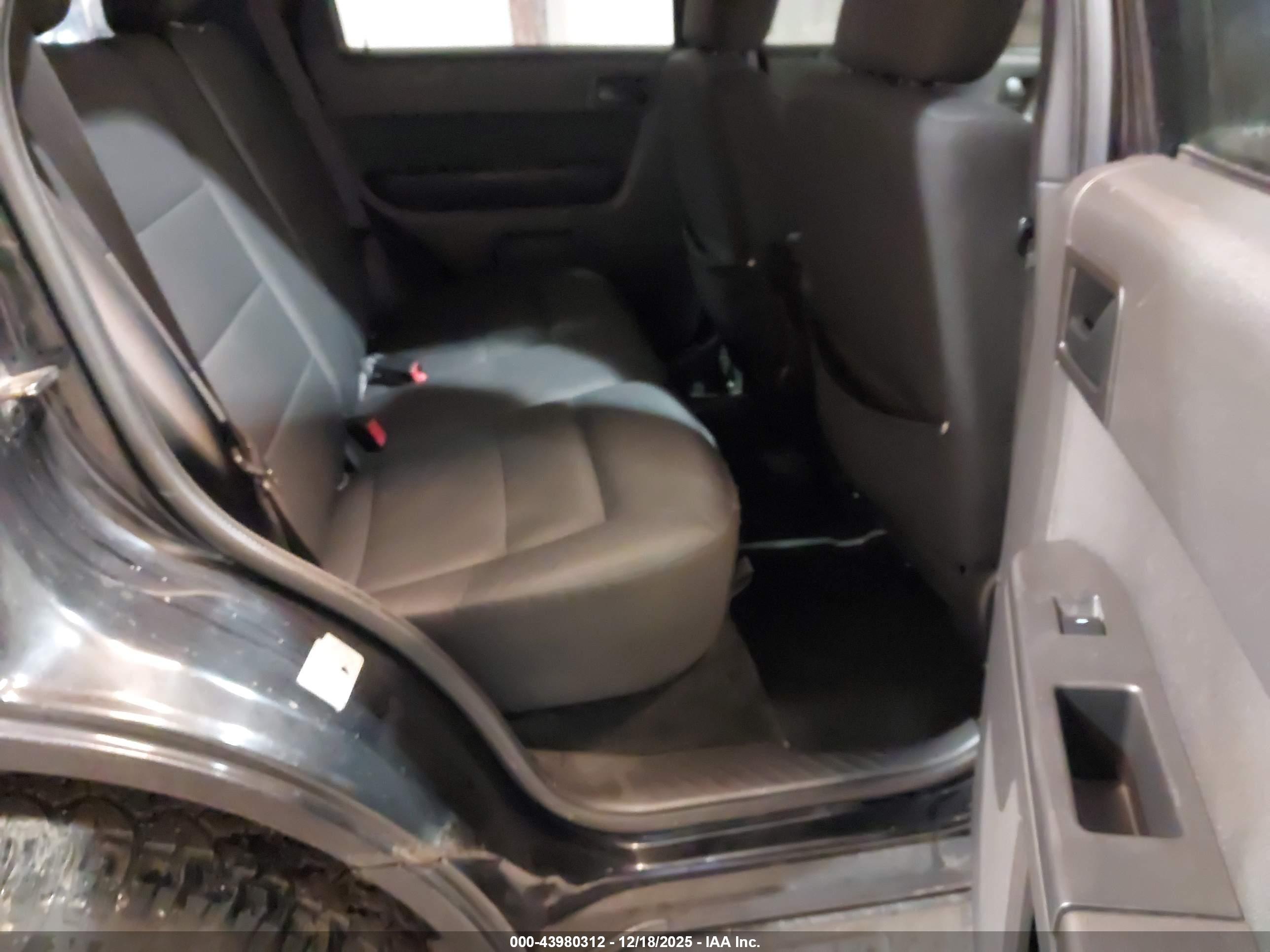 FORD ESCAPE image 8