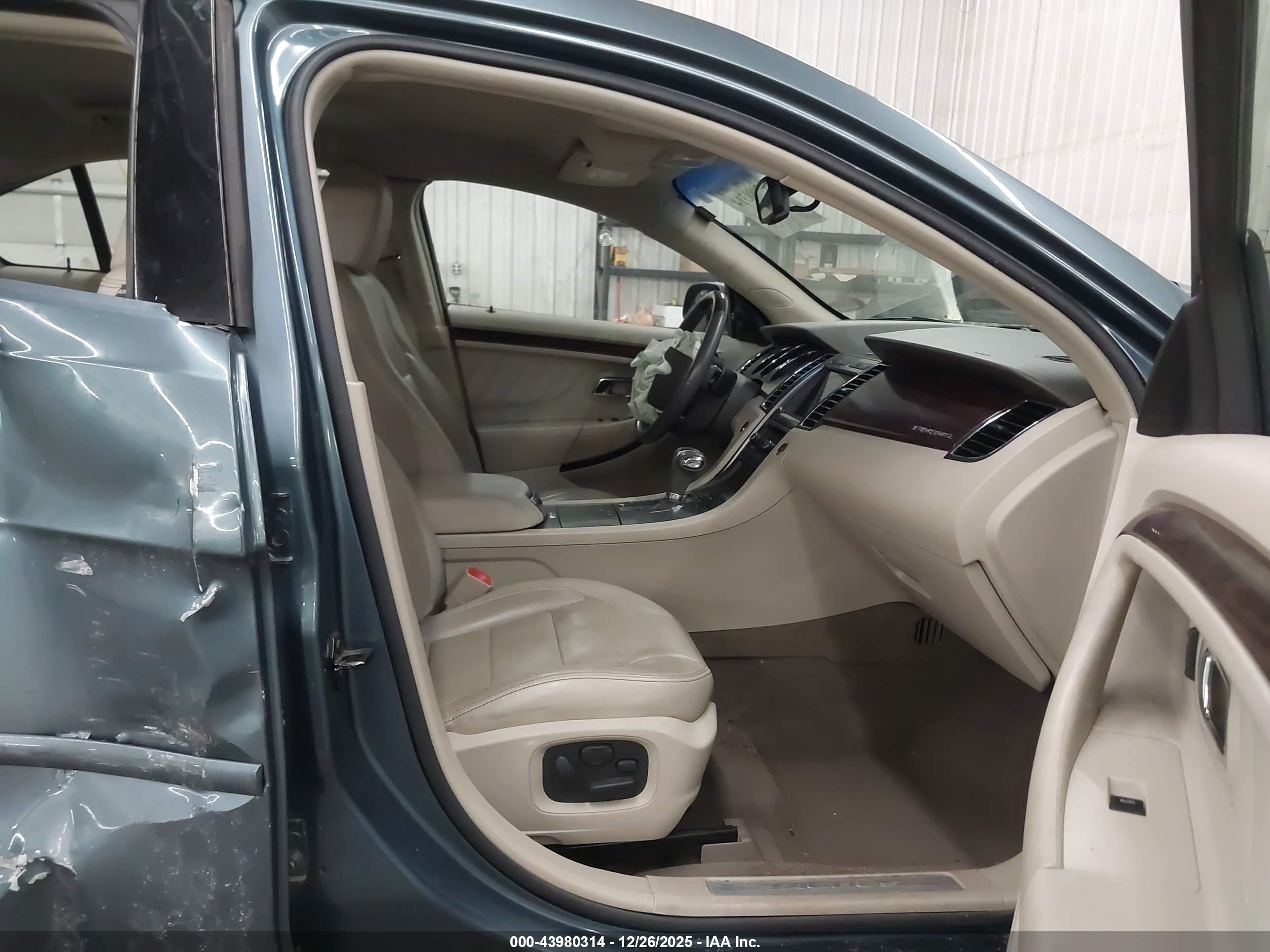 FORD TAURUS image 5