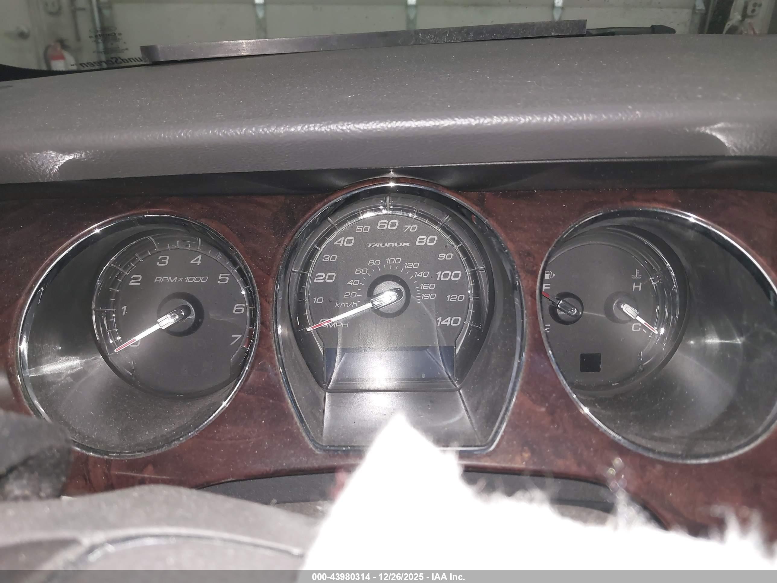 FORD TAURUS image 7