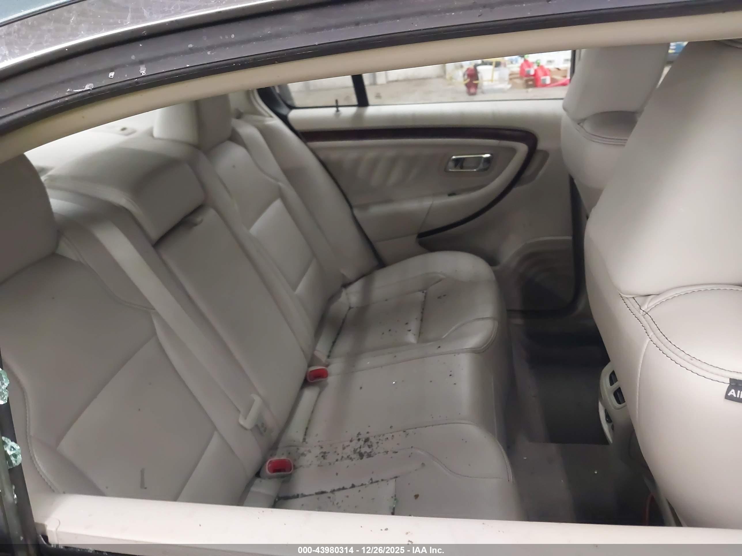 FORD TAURUS image 8