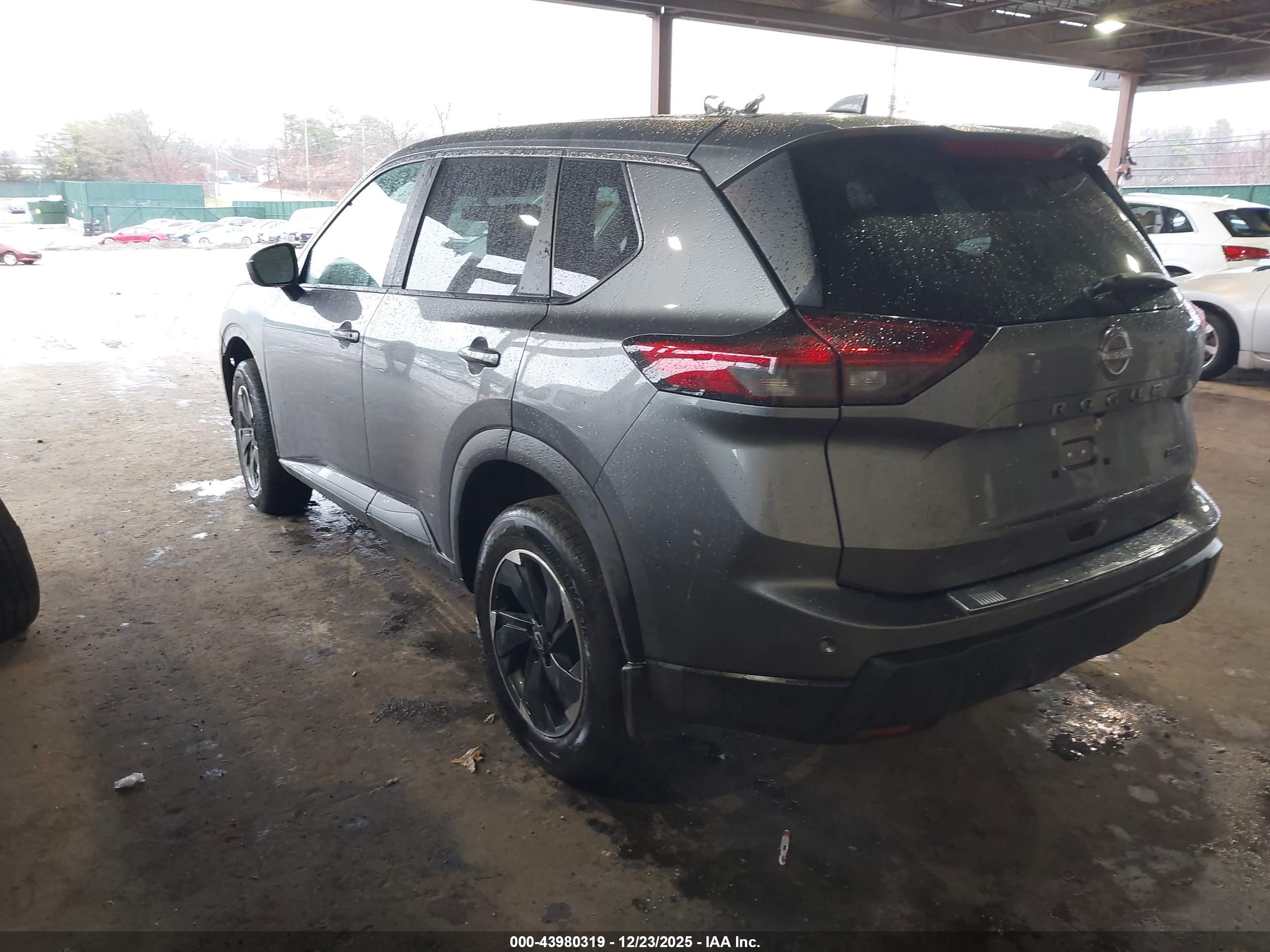 NISSAN ROGUE image 3