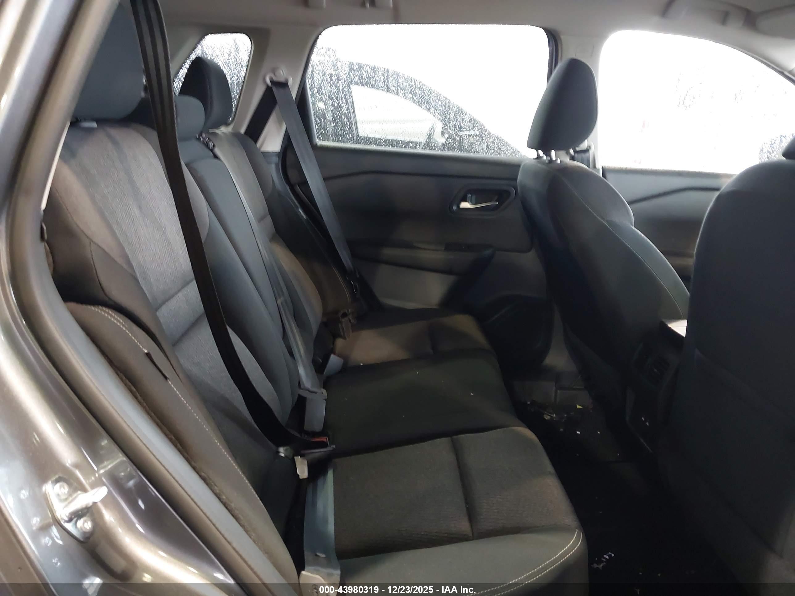 NISSAN ROGUE image 8