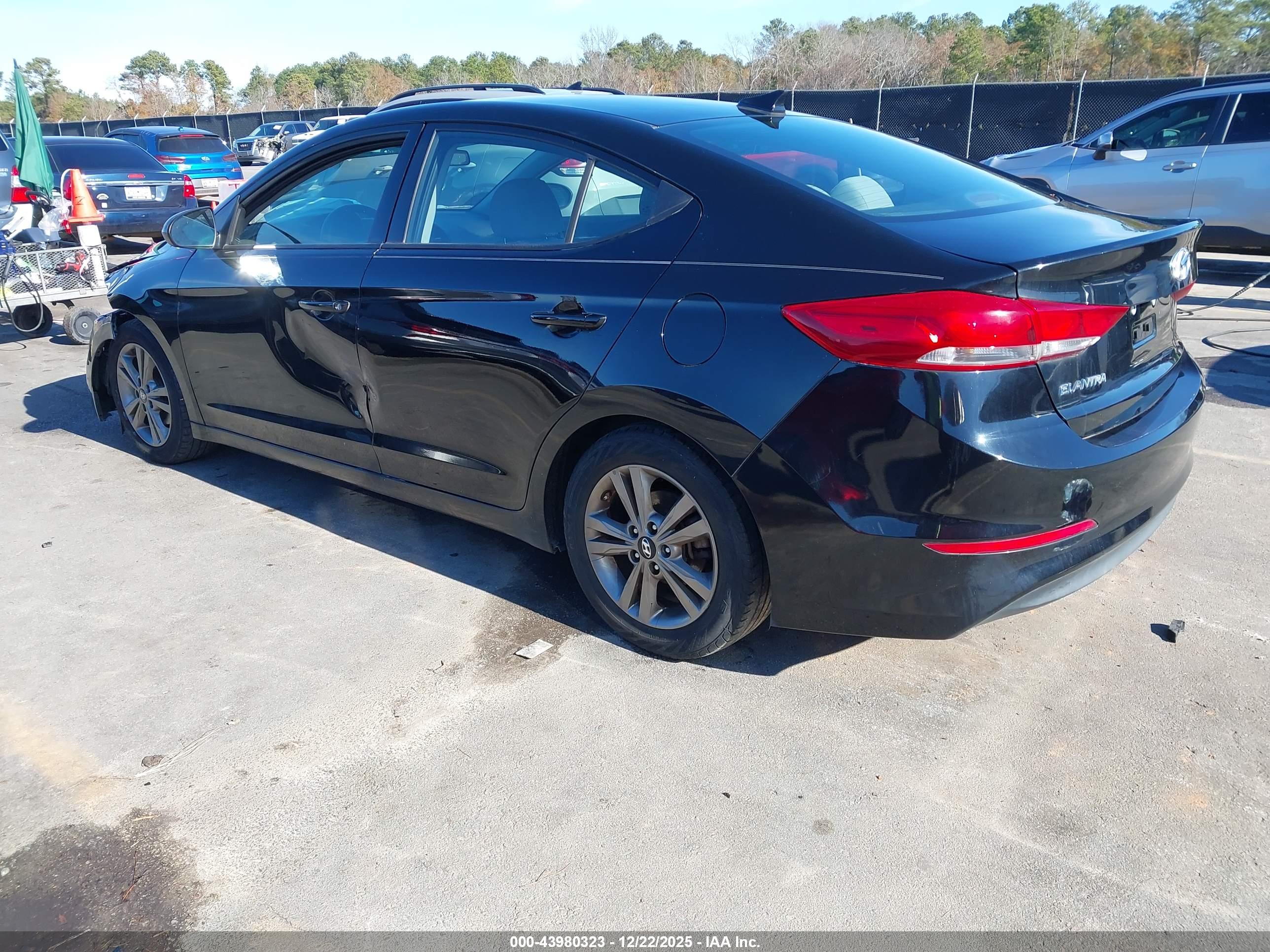 HYUNDAI ELANTRA image 3