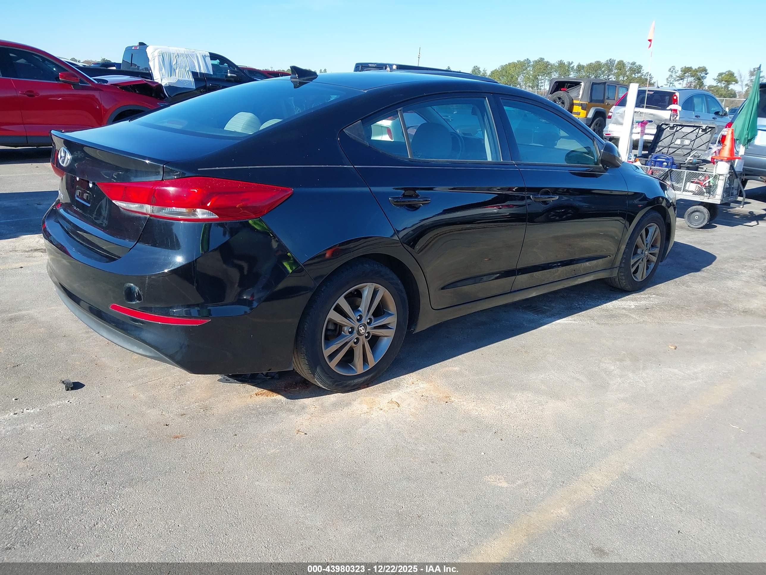 HYUNDAI ELANTRA image 4