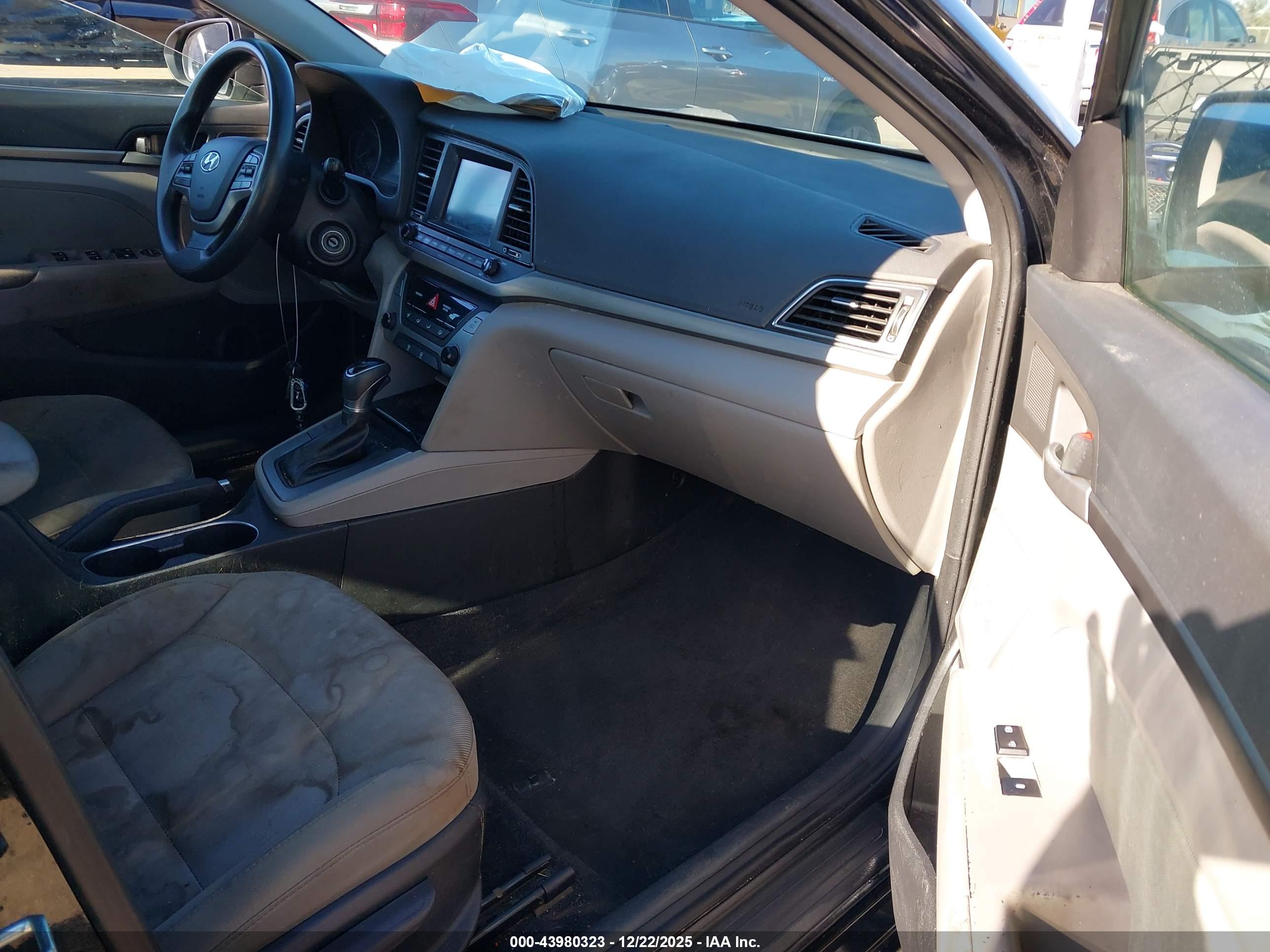 HYUNDAI ELANTRA image 5