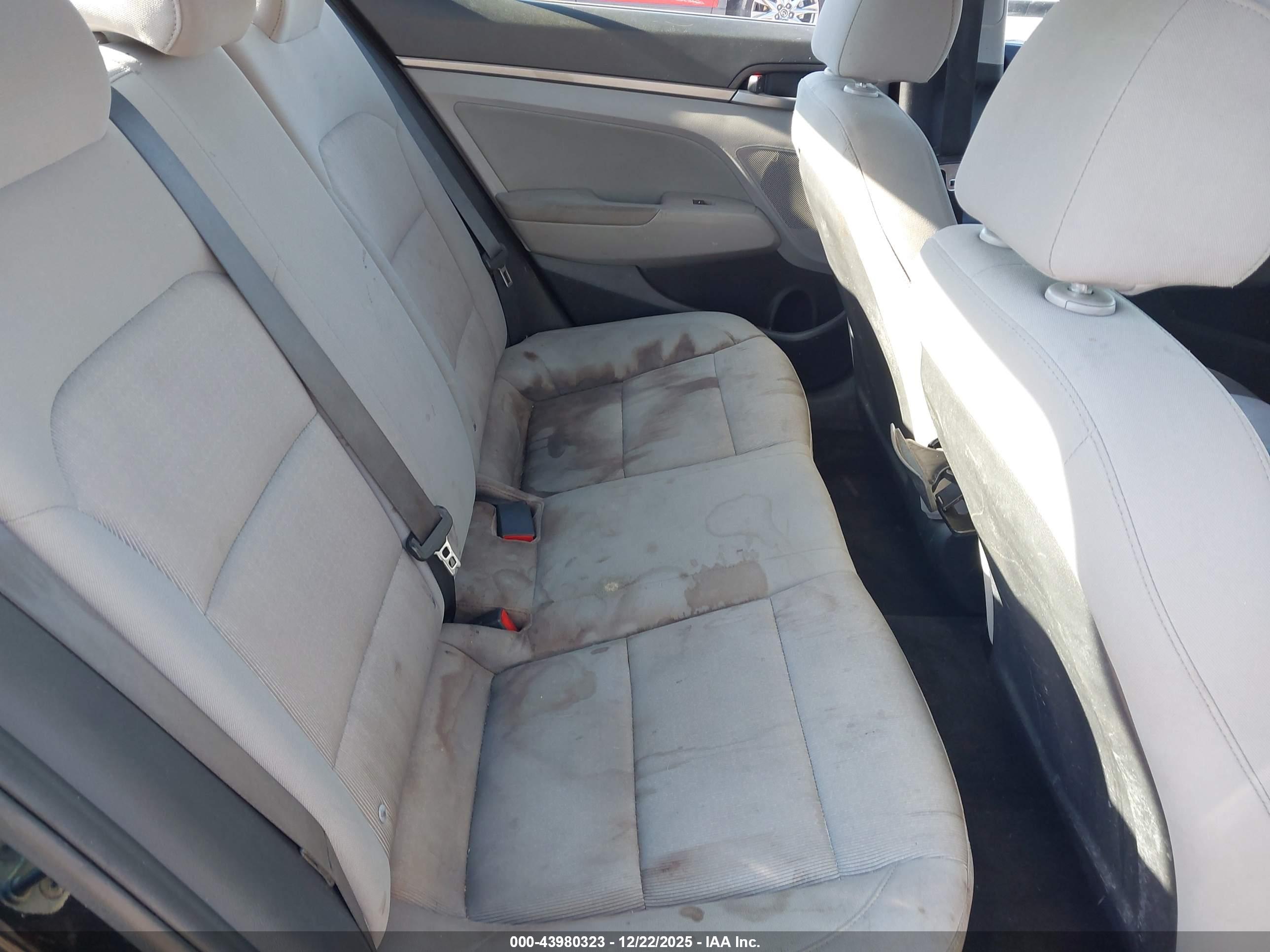 HYUNDAI ELANTRA image 8