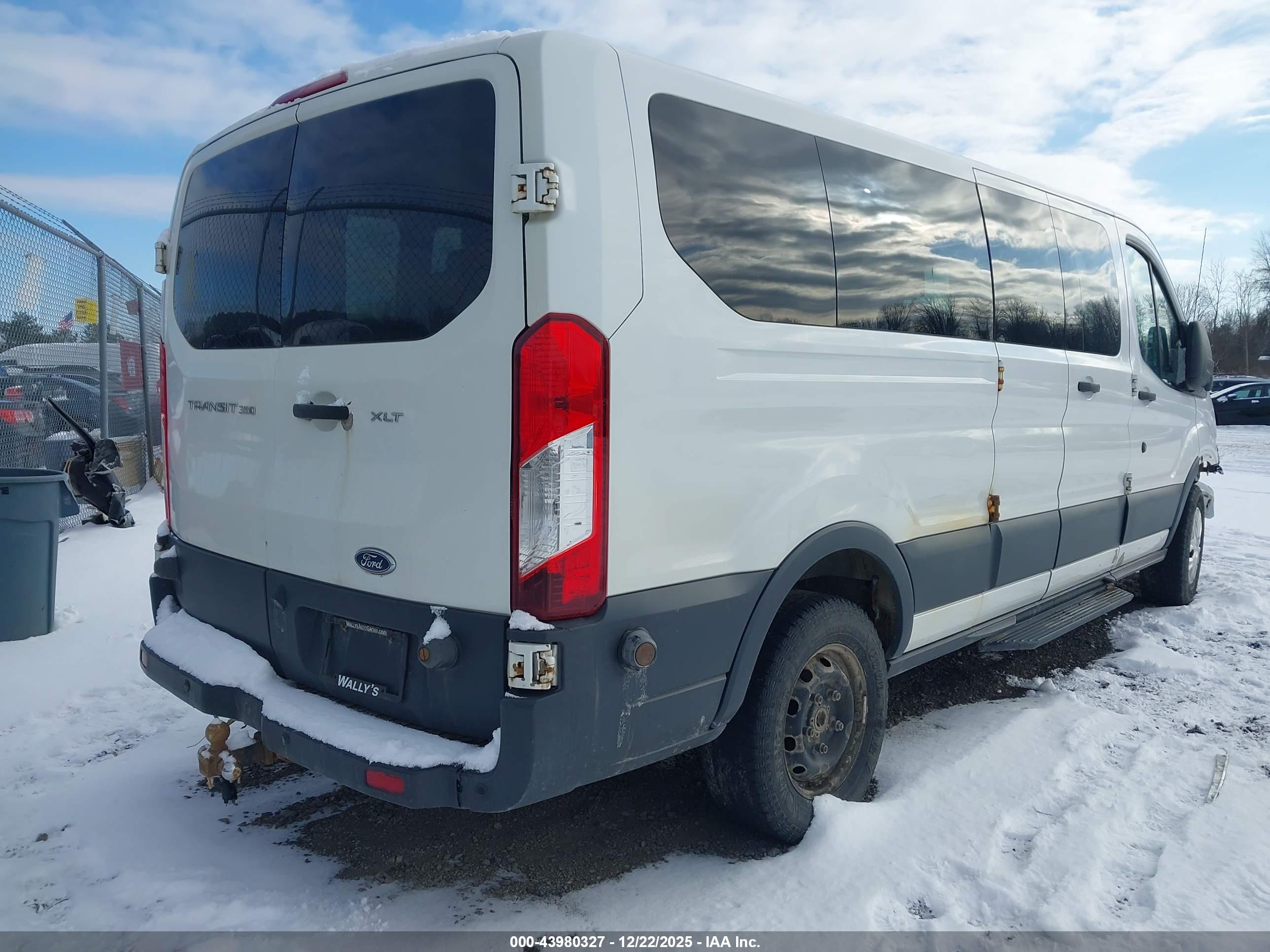 FORD TRANSIT-350 image 4