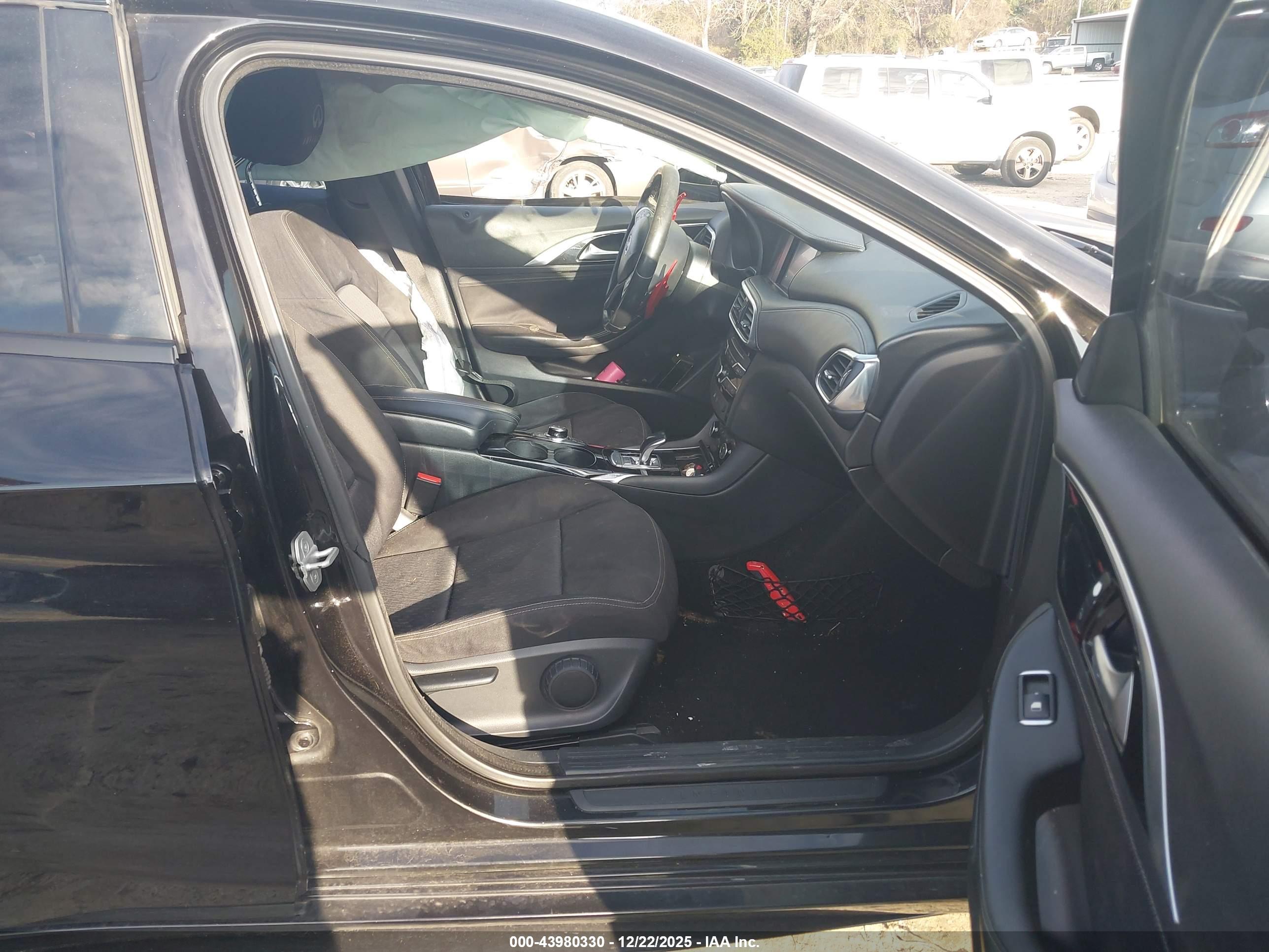 INFINITI QX30 image 5