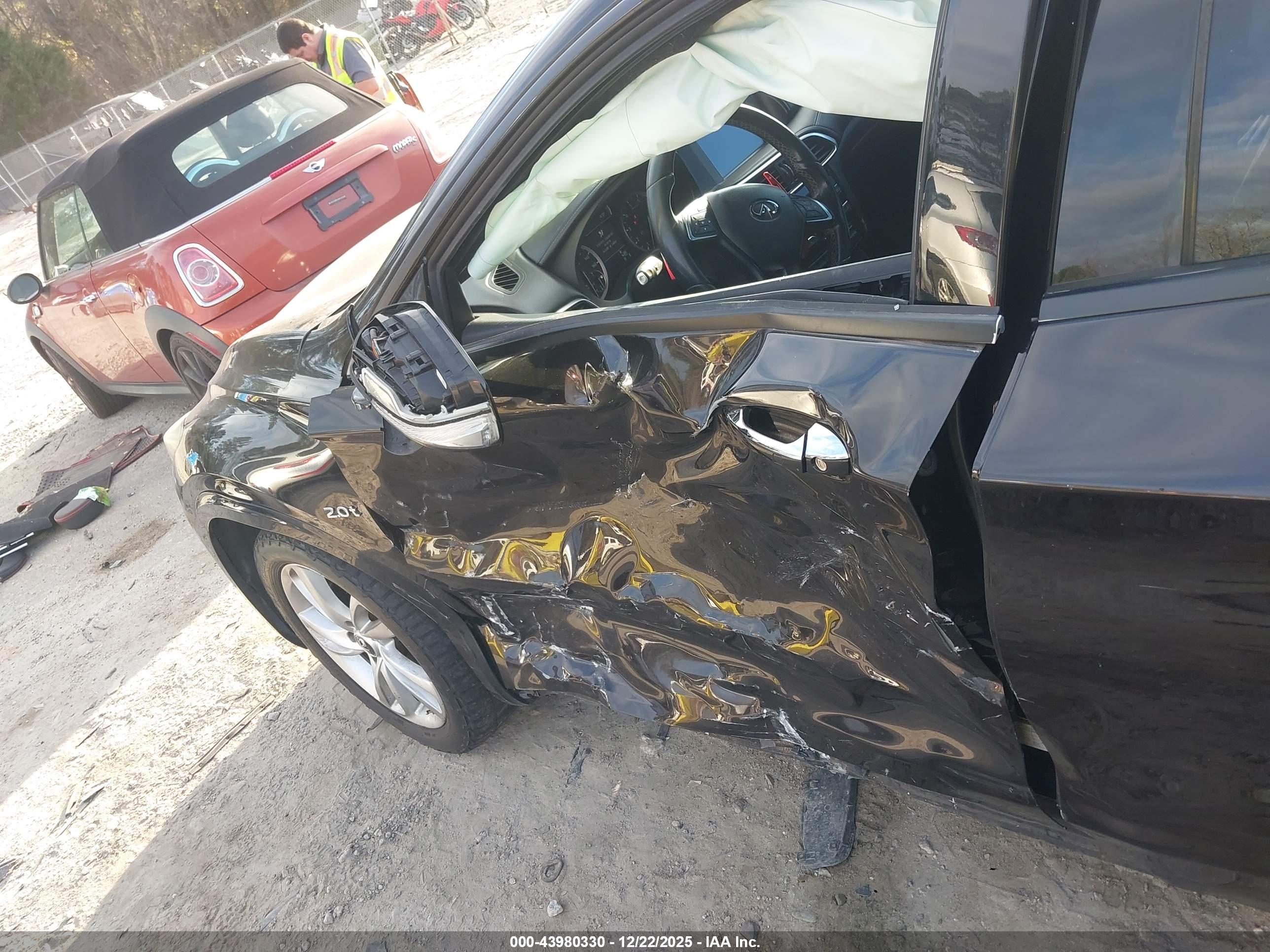 INFINITI QX30 image 6