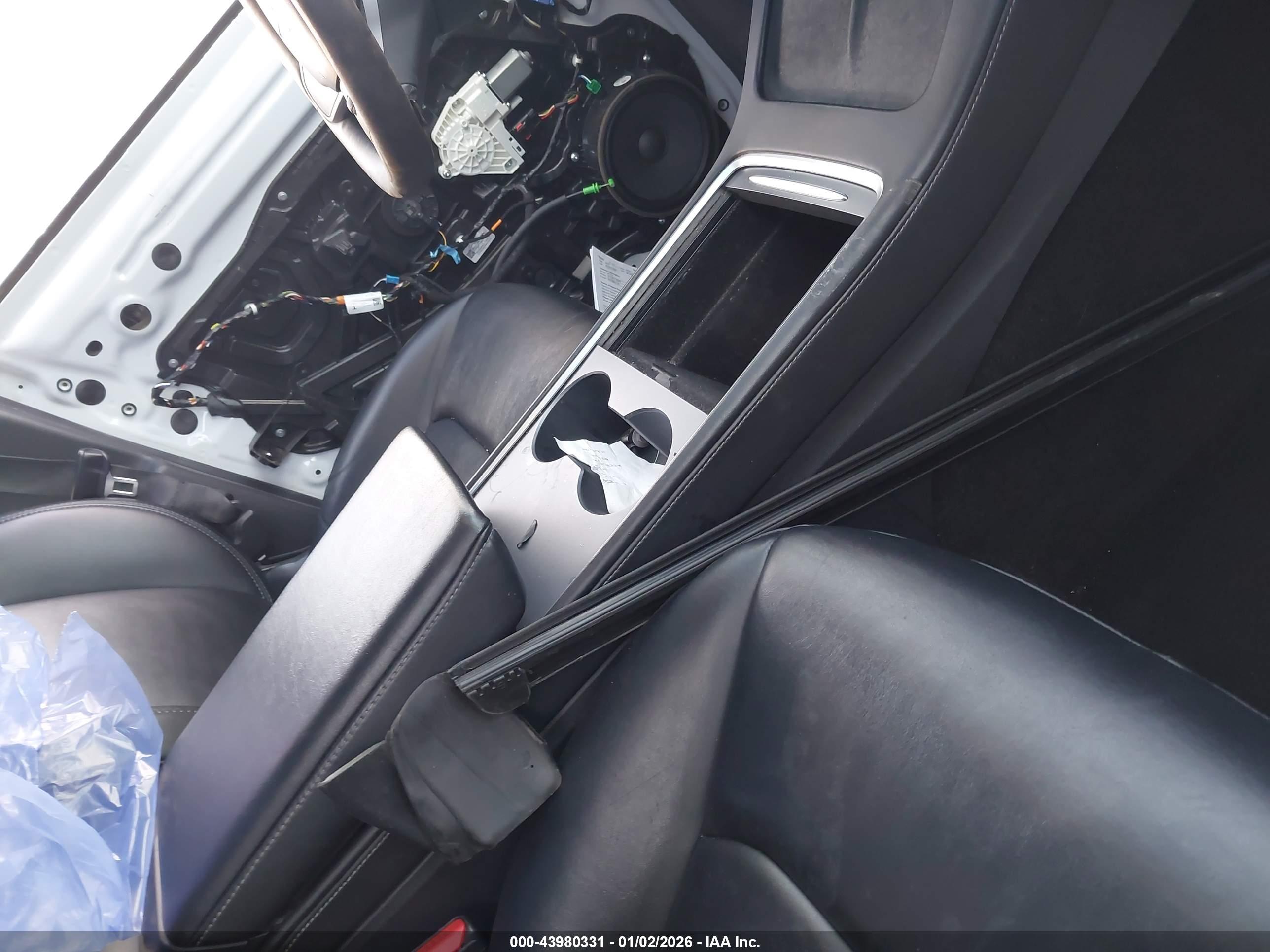TESLA MODEL image 5