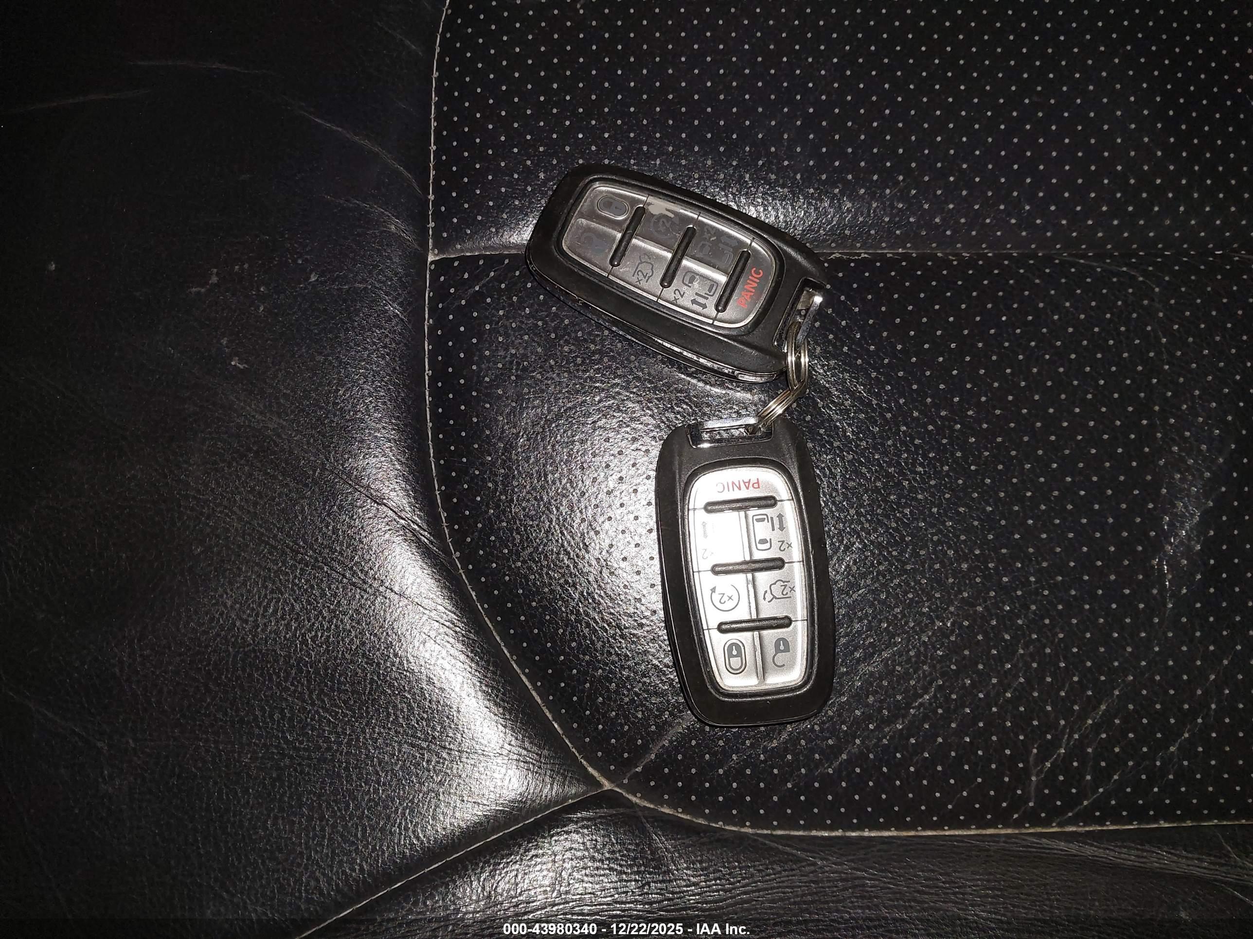 CHRYSLER PACIFICA image 11