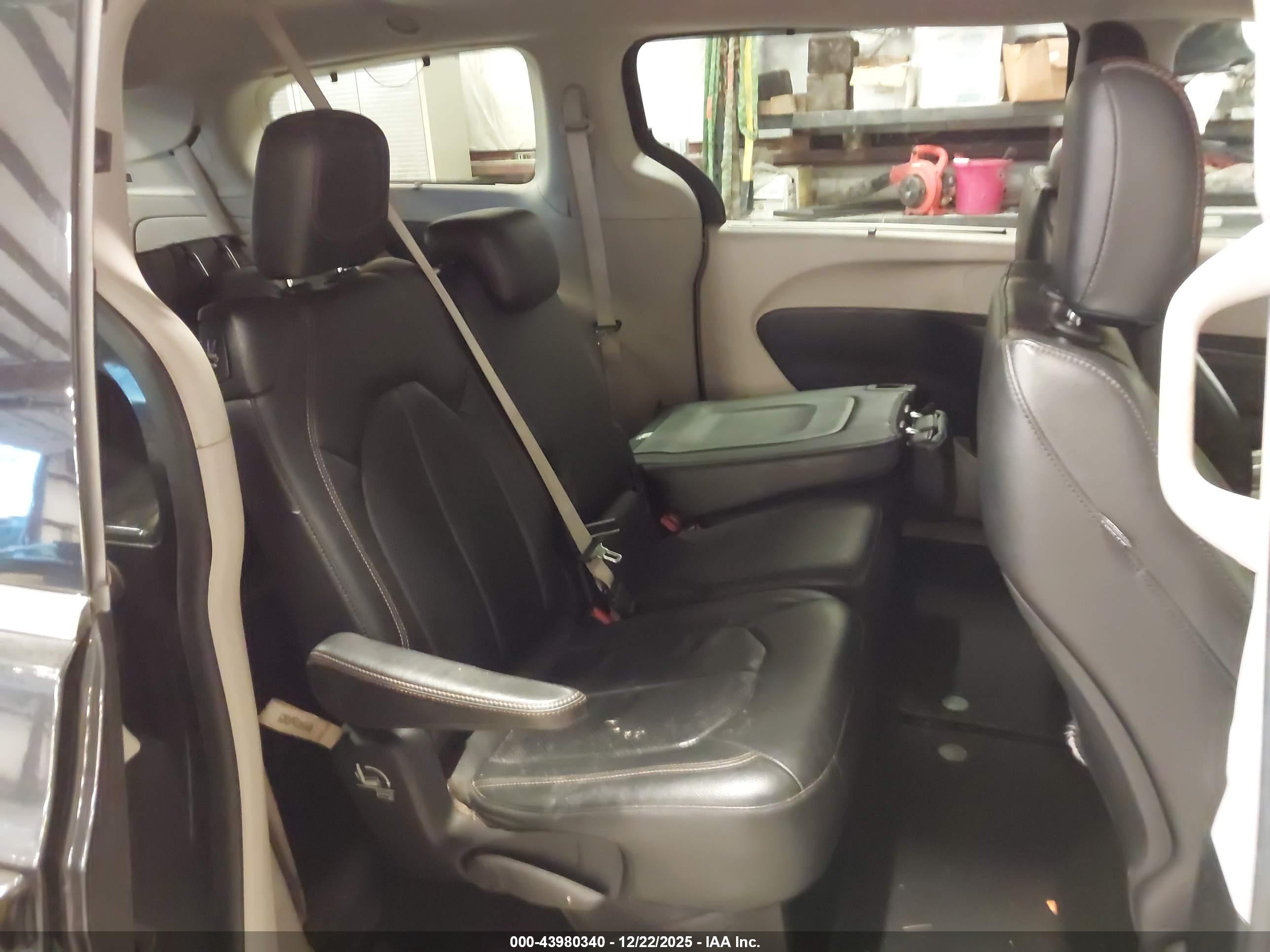 CHRYSLER PACIFICA image 8