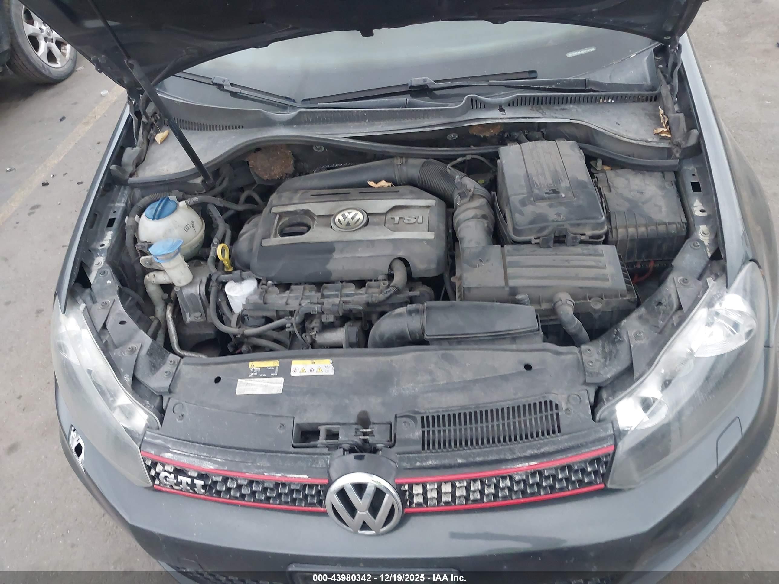 VOLKSWAGEN GTI image 10