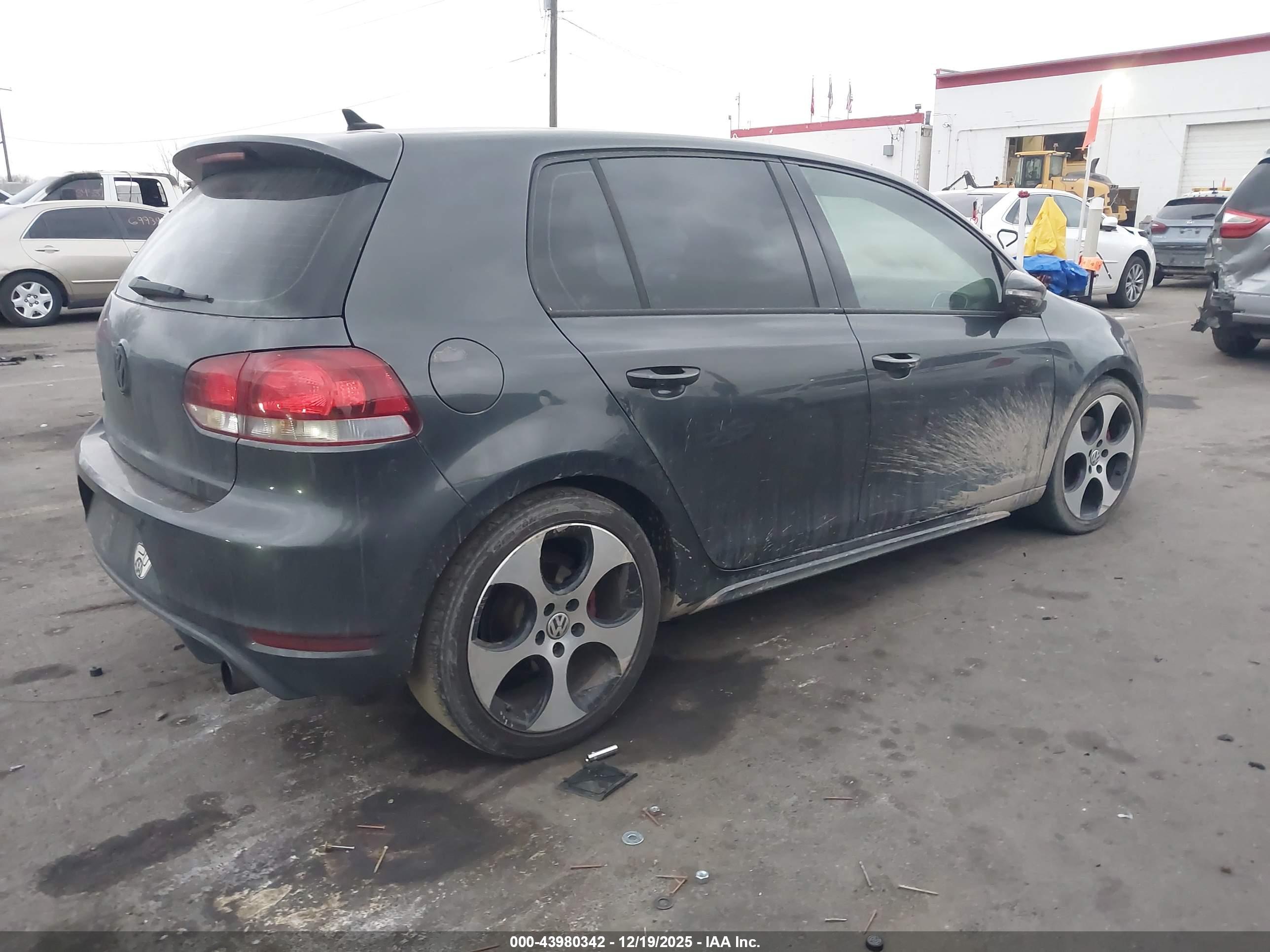 VOLKSWAGEN GTI image 4