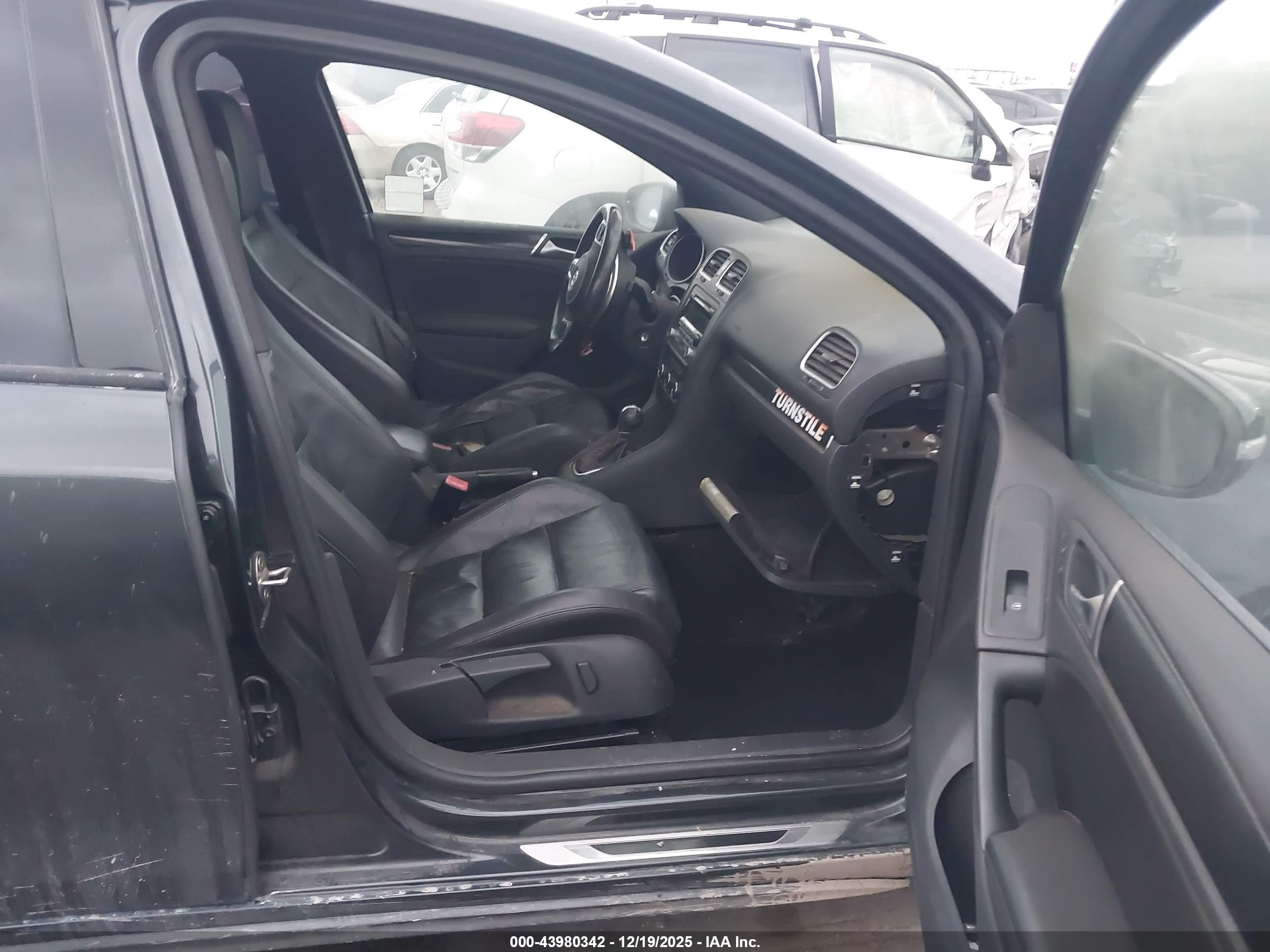 VOLKSWAGEN GTI image 5