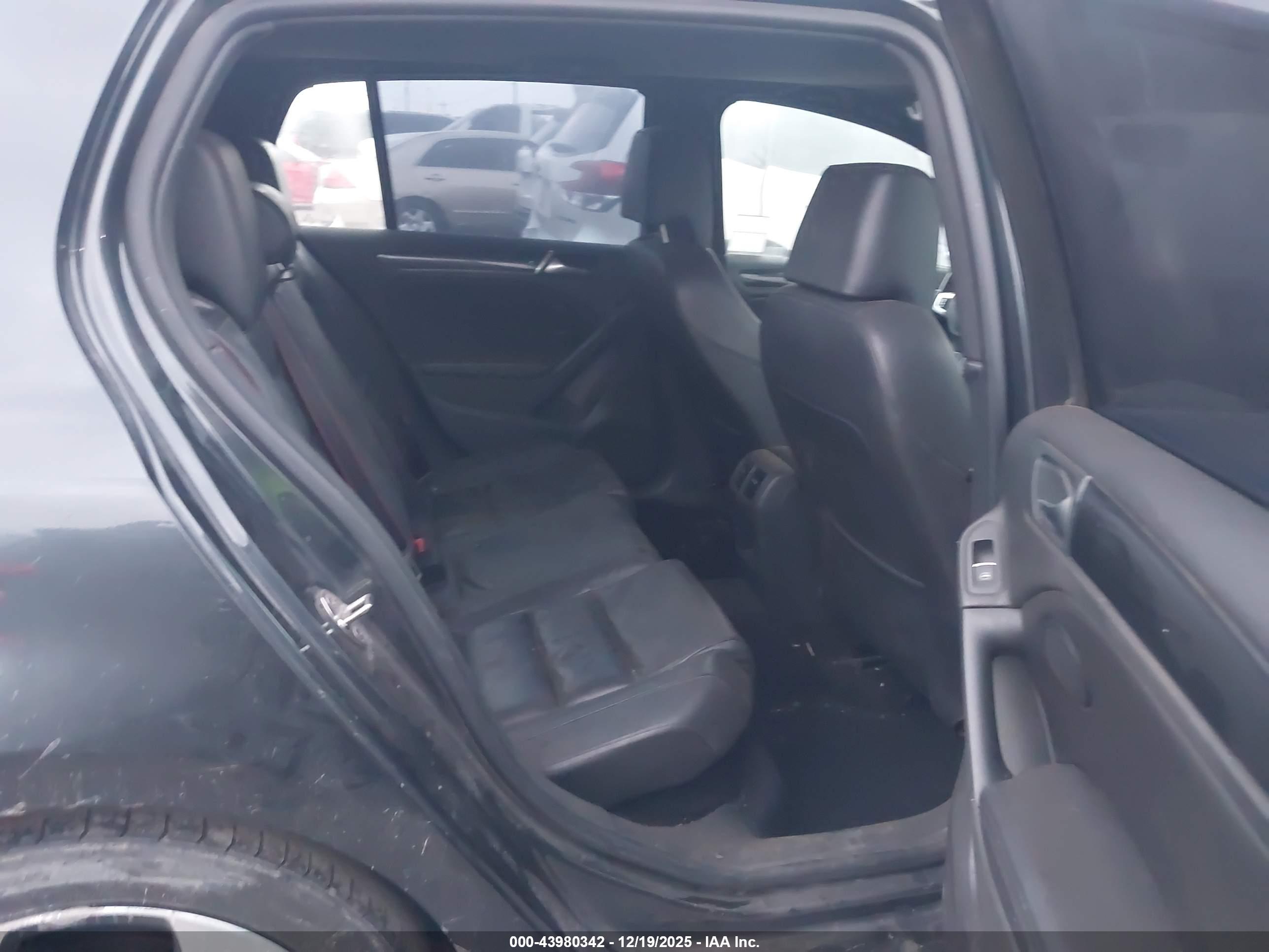 VOLKSWAGEN GTI image 8
