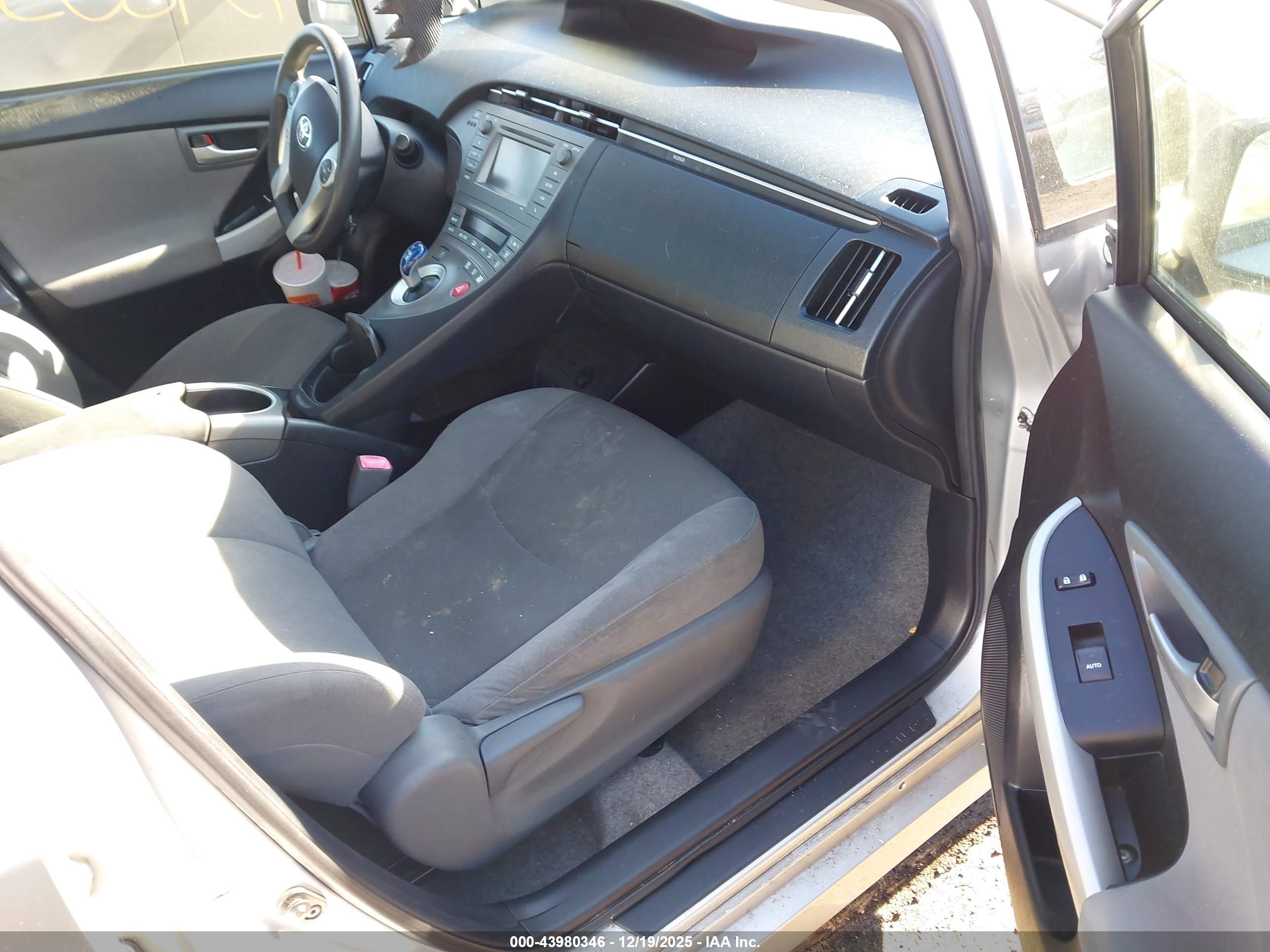 TOYOTA PRIUS image 5