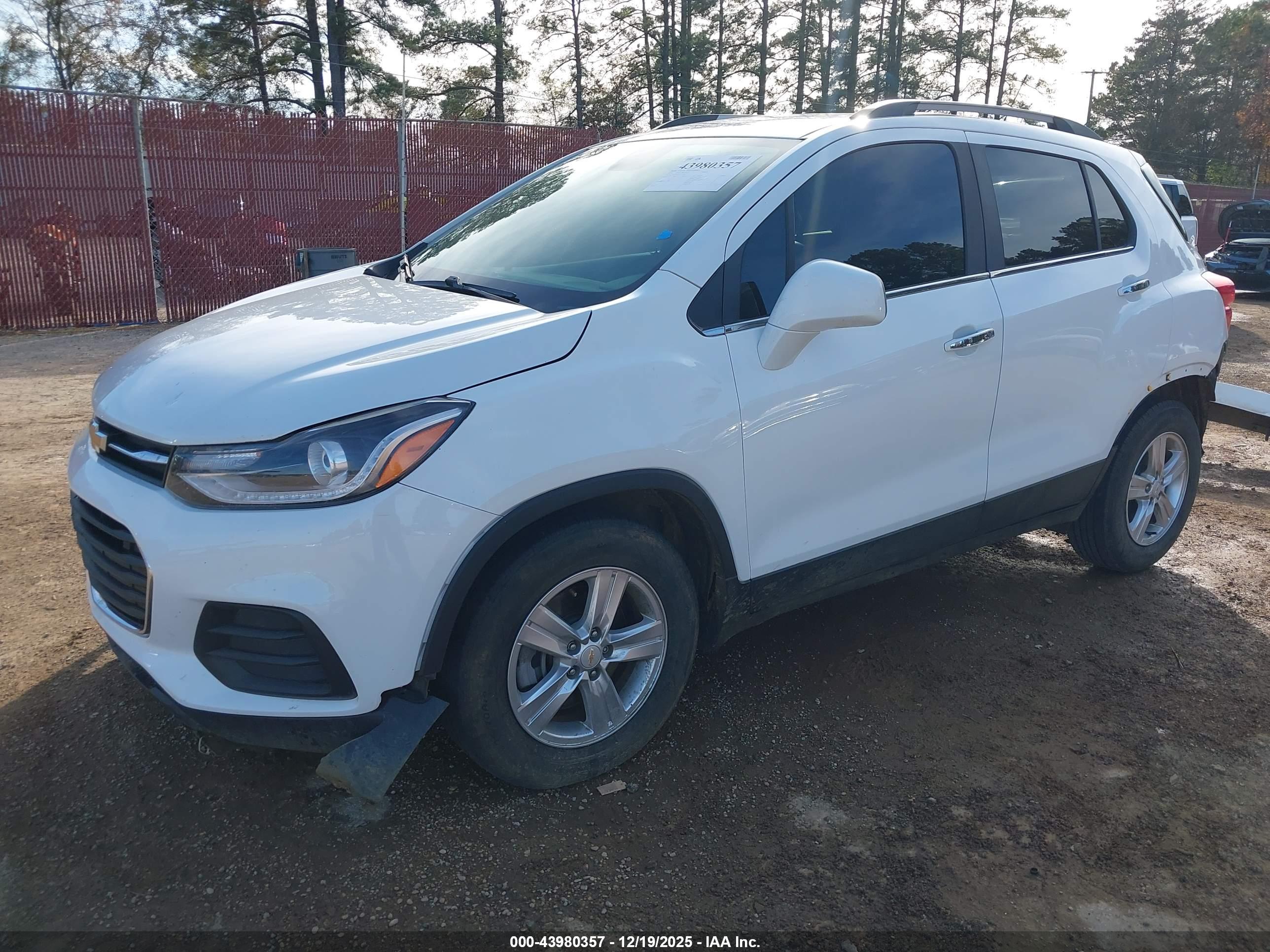CHEVROLET TRAX image 2