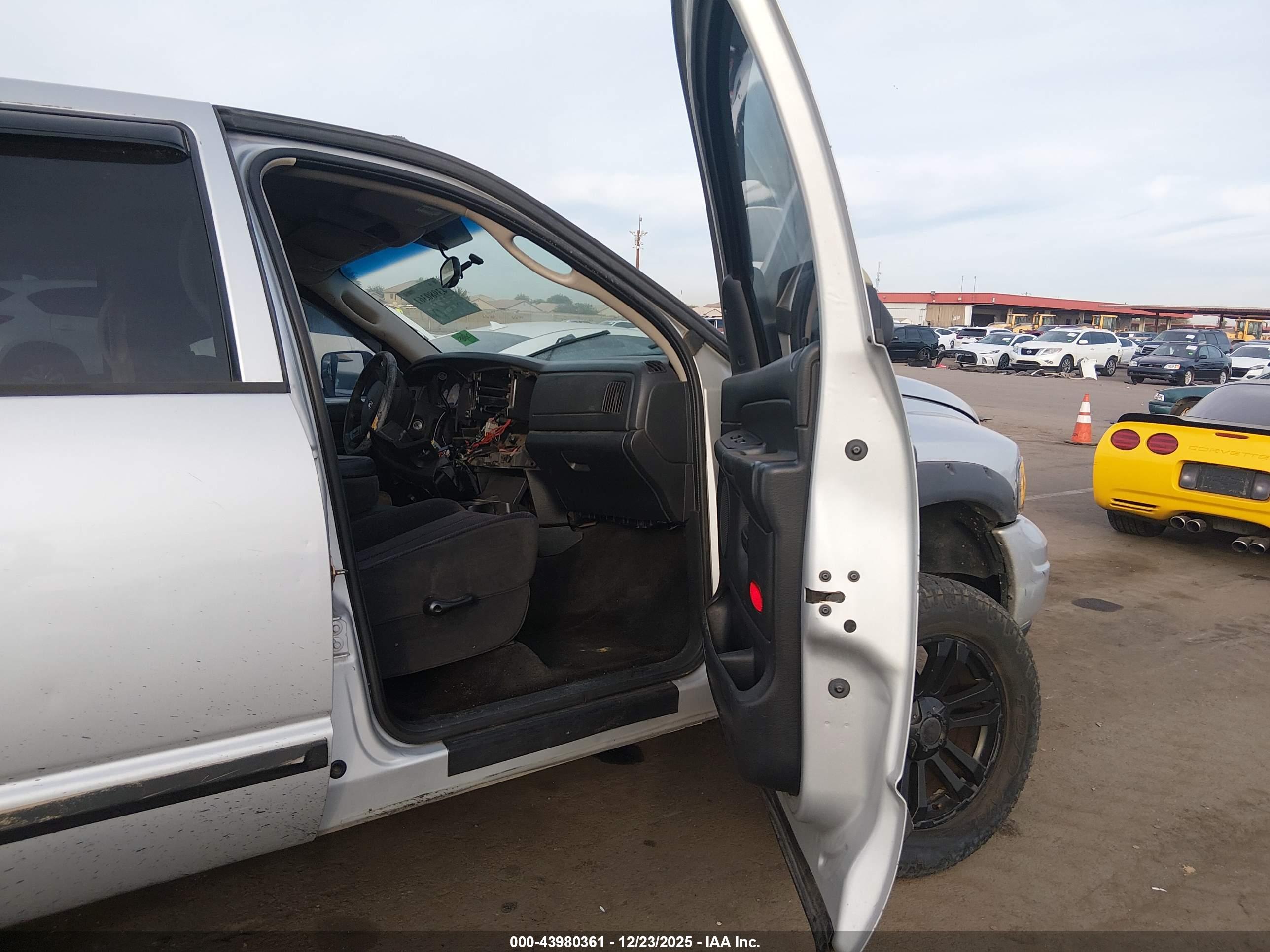 DODGE RAM image 5