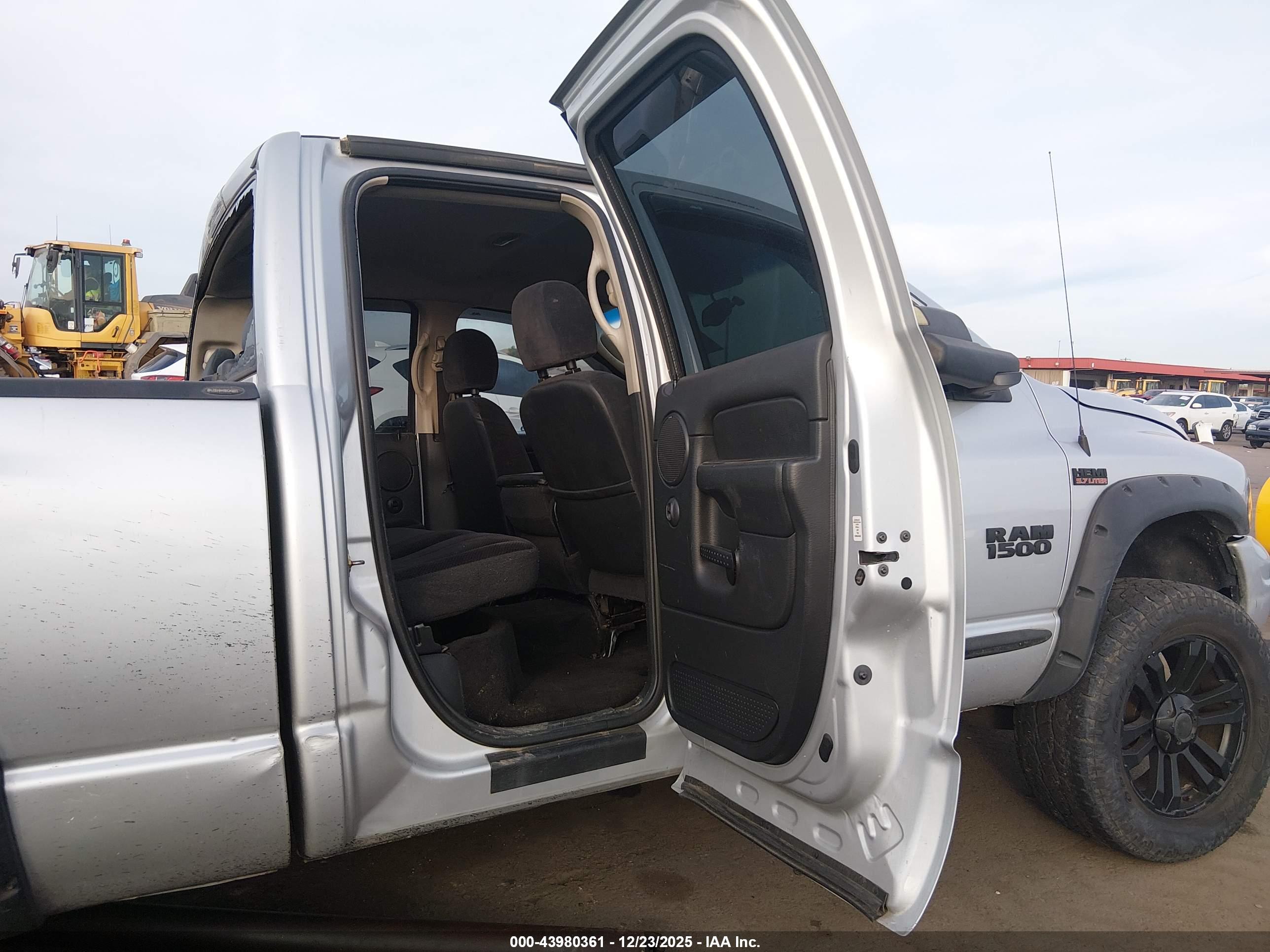 DODGE RAM image 8