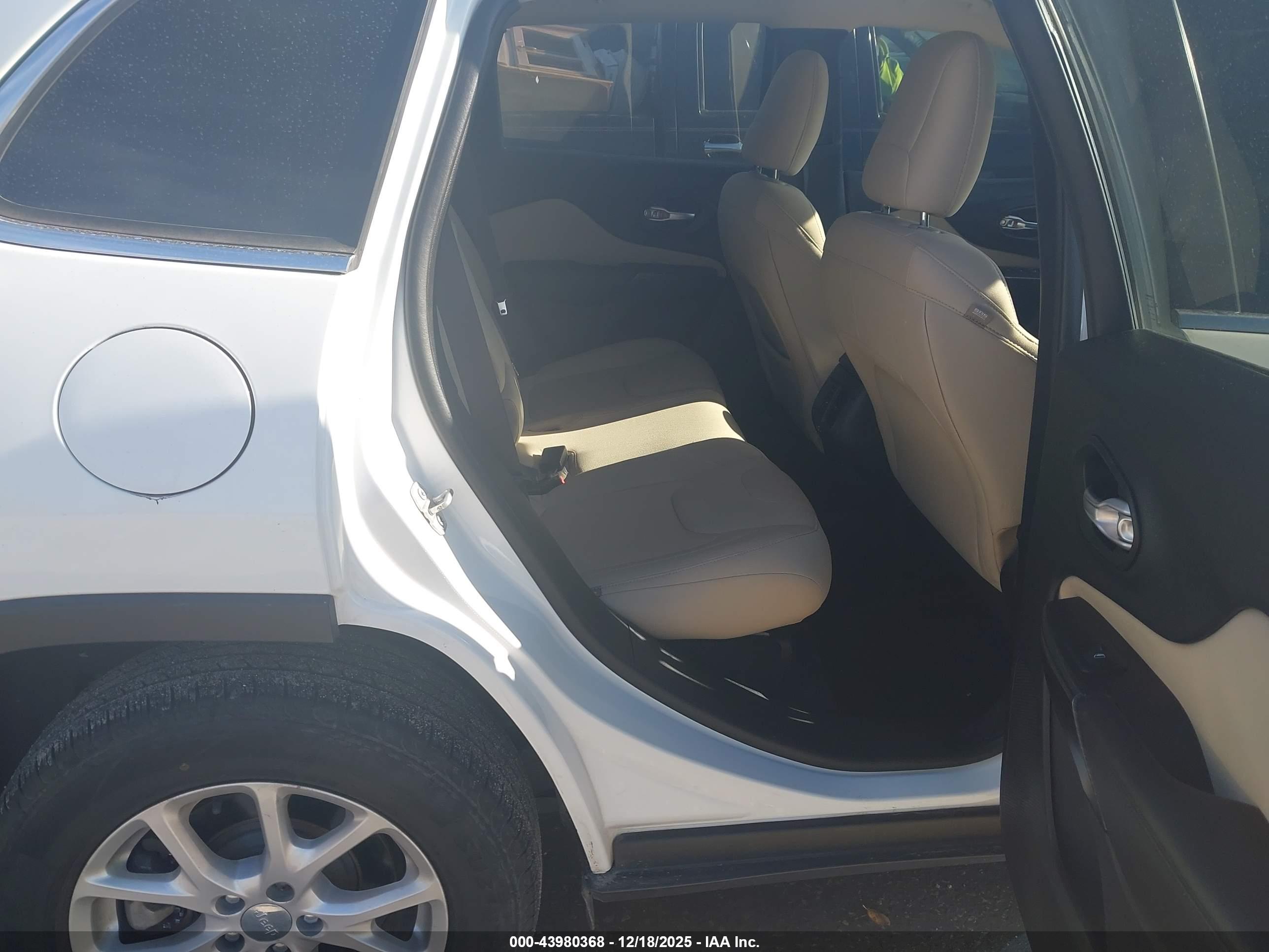 JEEP CHEROKEE image 8