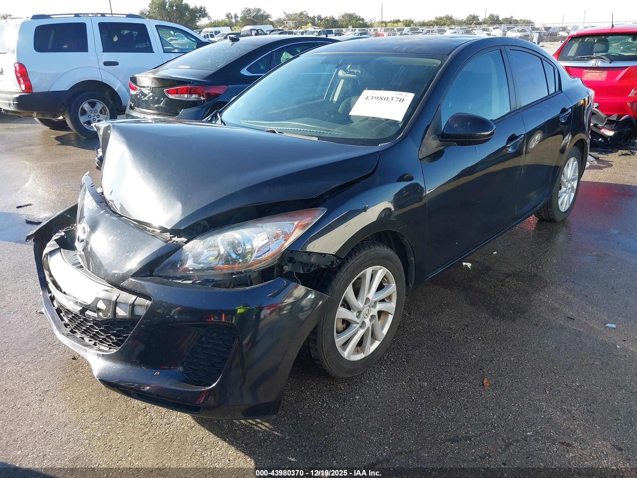 MAZDA MAZDA3 image 2