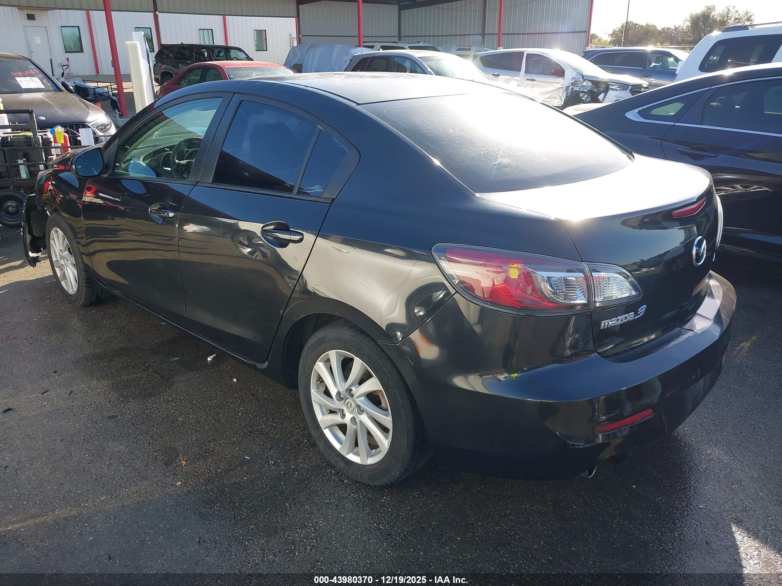 MAZDA MAZDA3 image 3