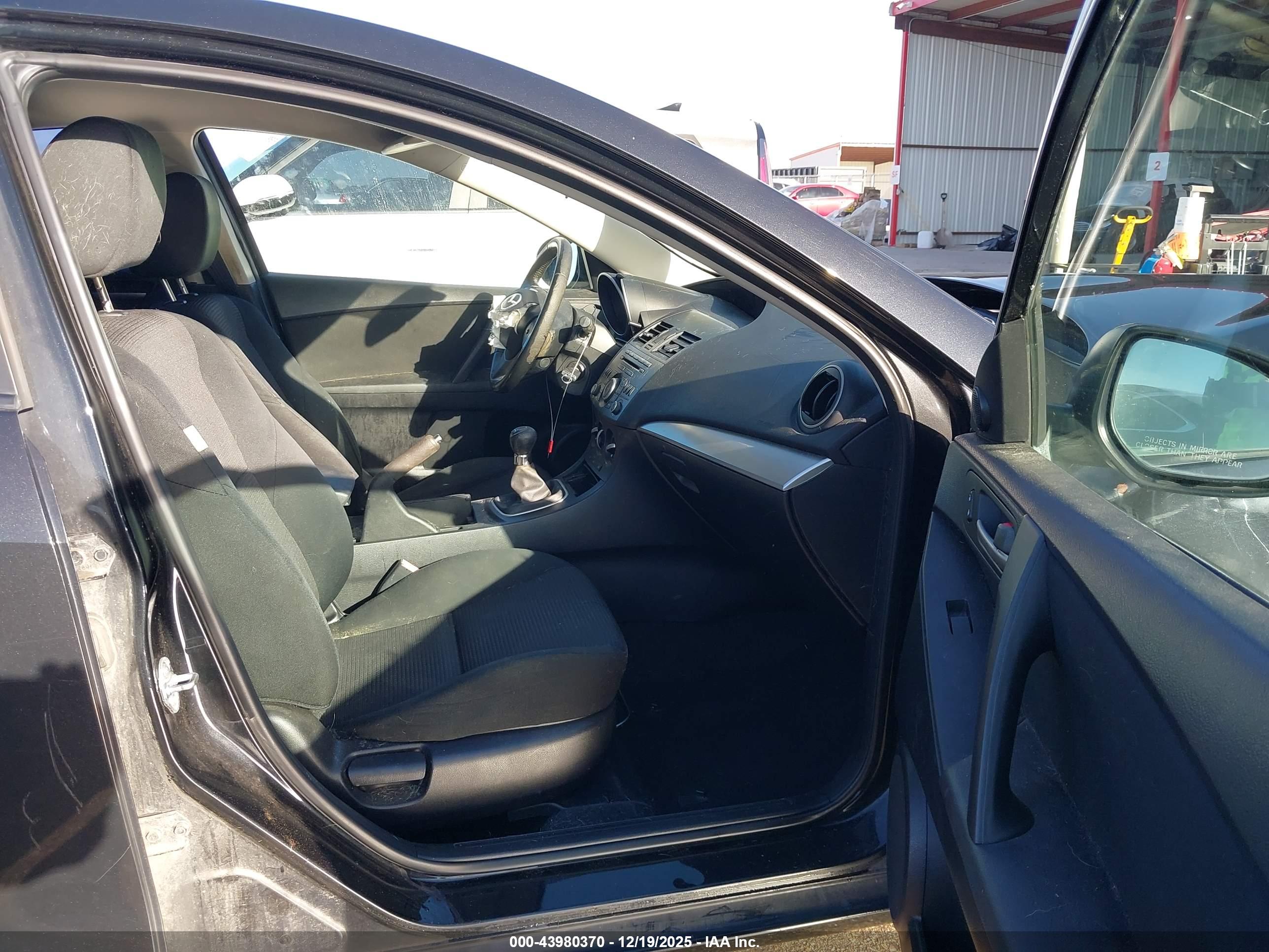 MAZDA MAZDA3 image 5