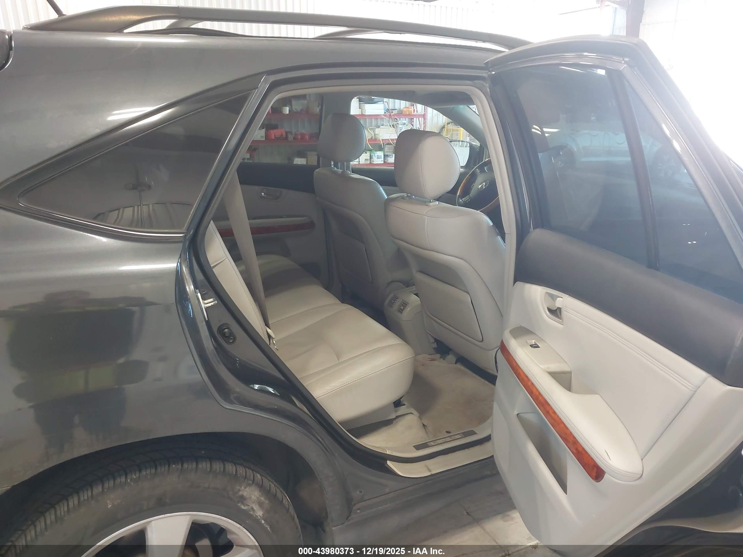 LEXUS RX image 8