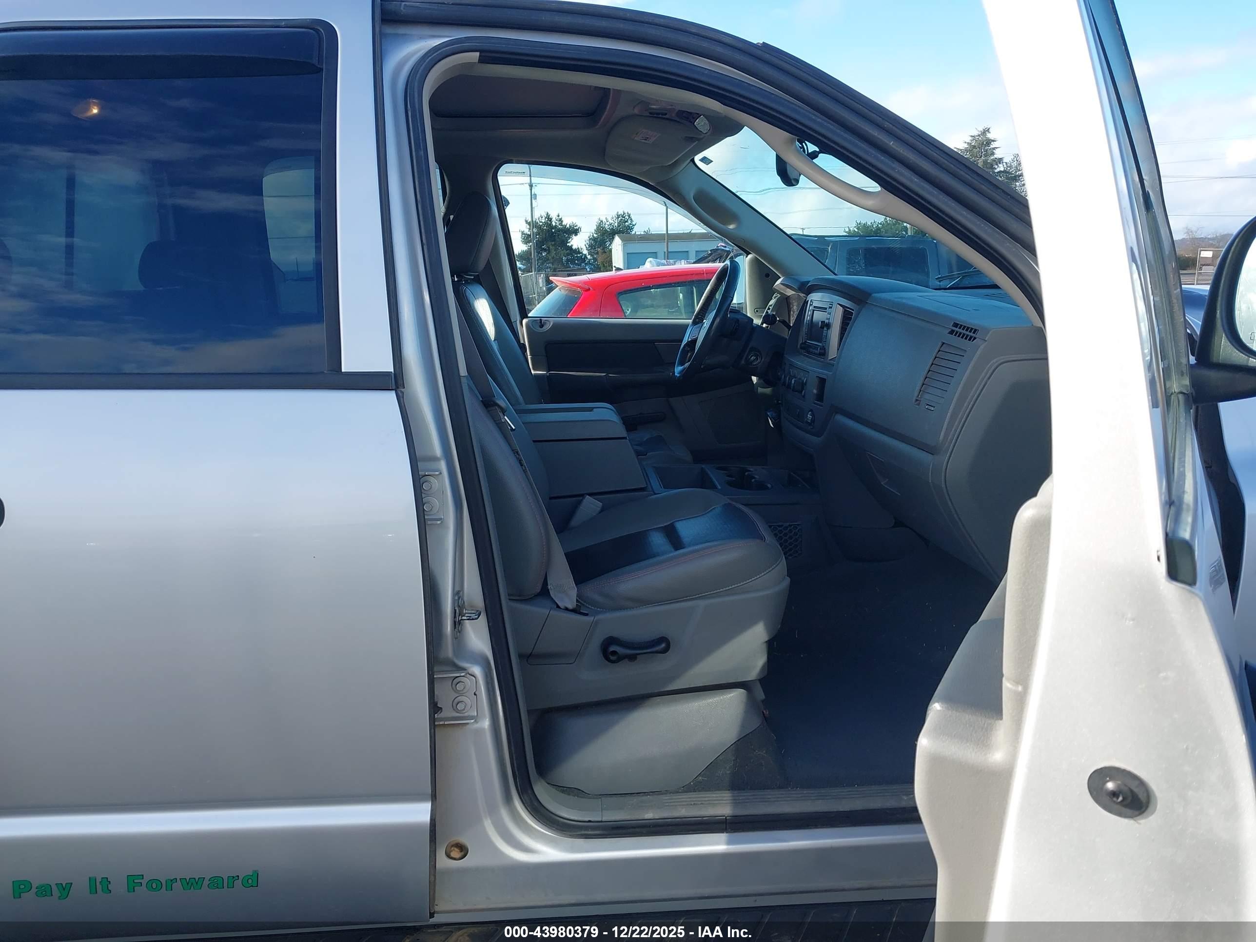 DODGE RAM image 5