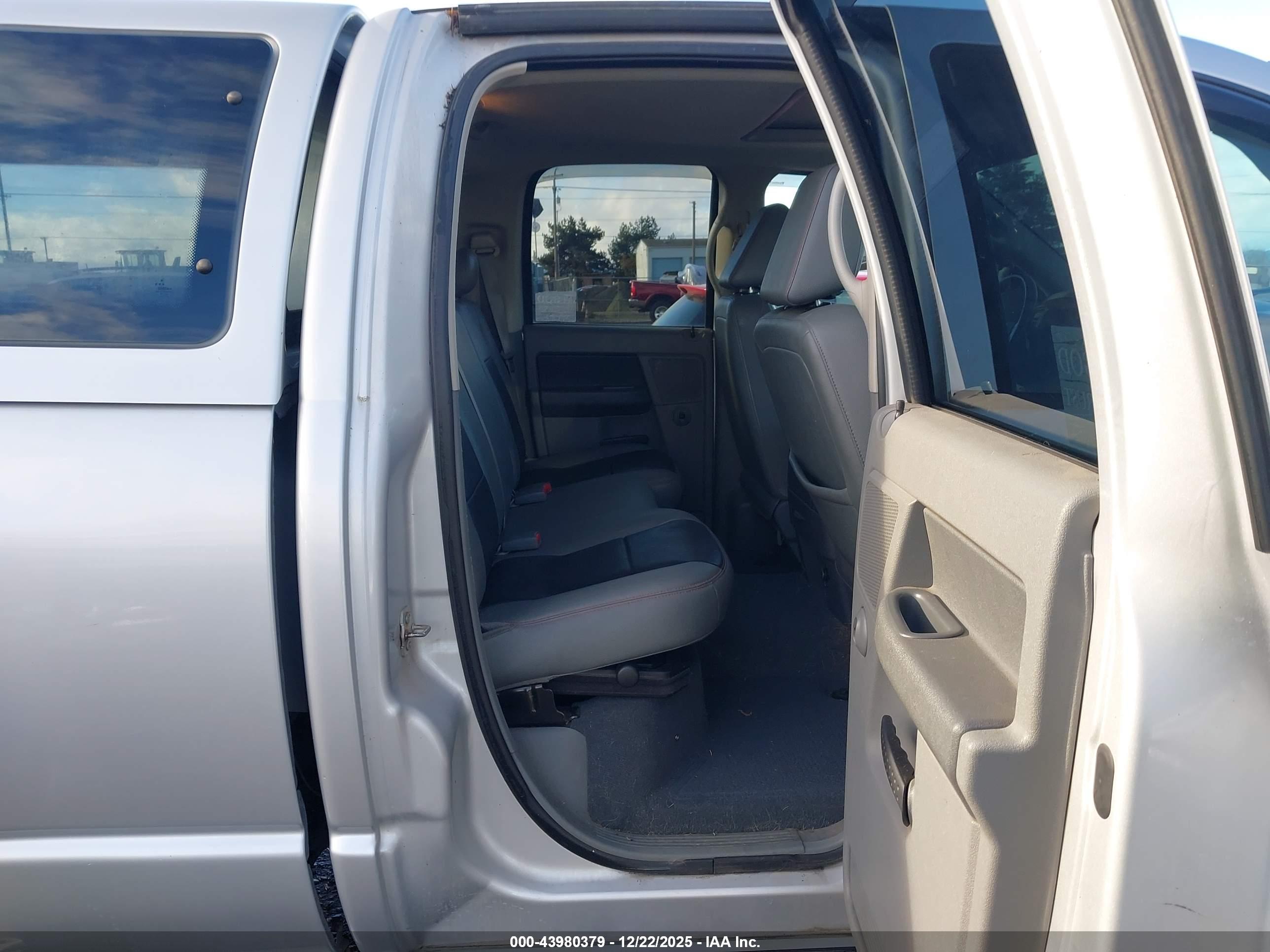 DODGE RAM image 8