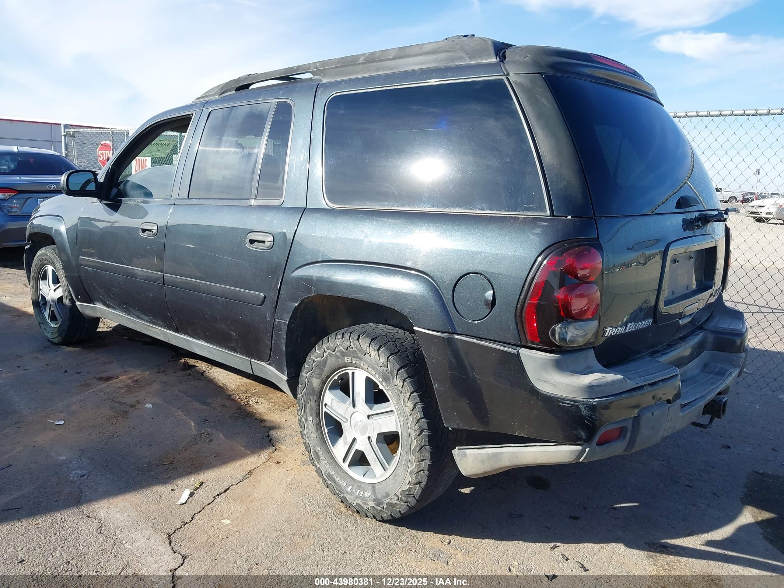 CHEVROLET TRAILBLAZER image 3