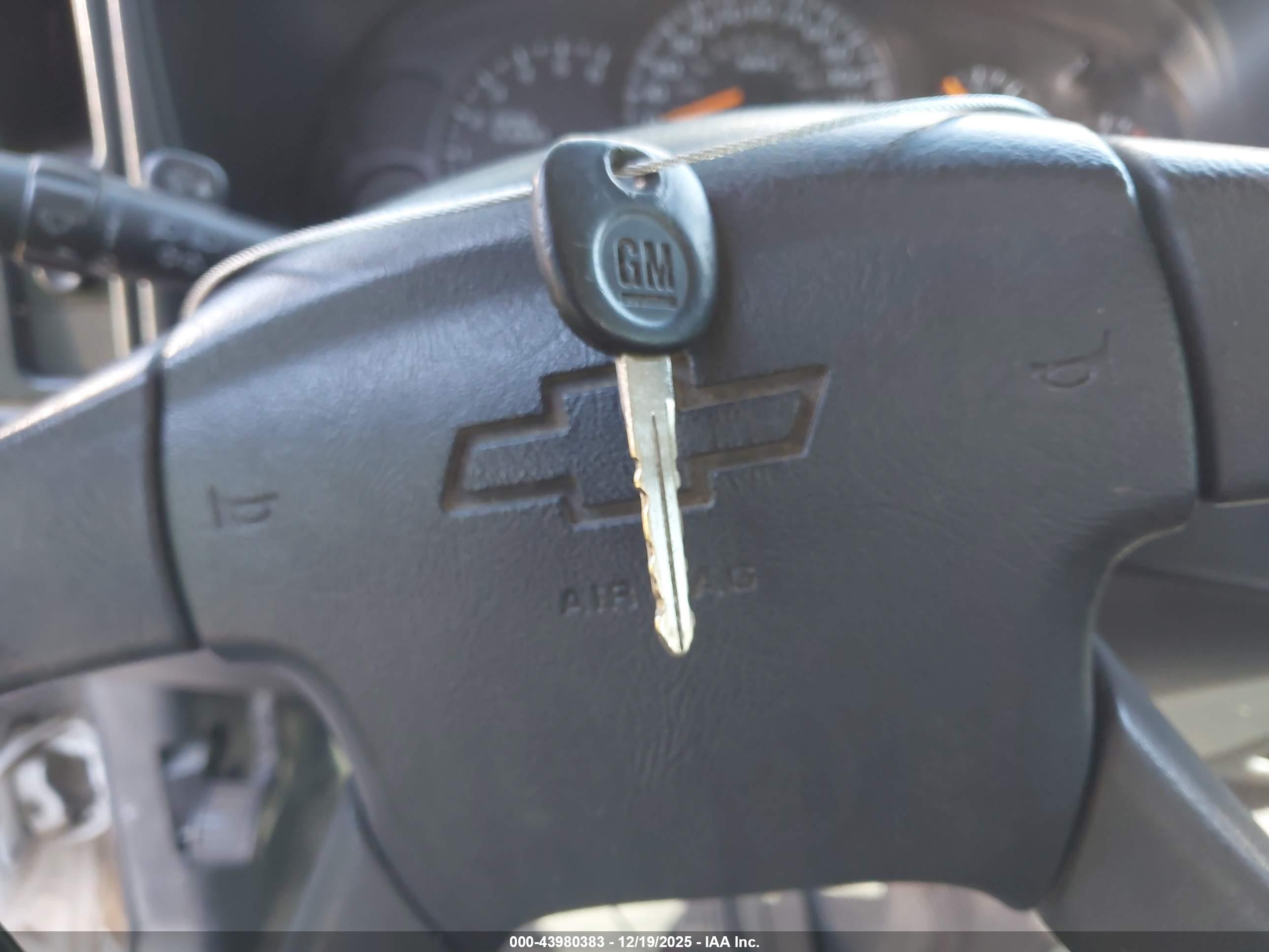 CHEVROLET SILVERADO image 11