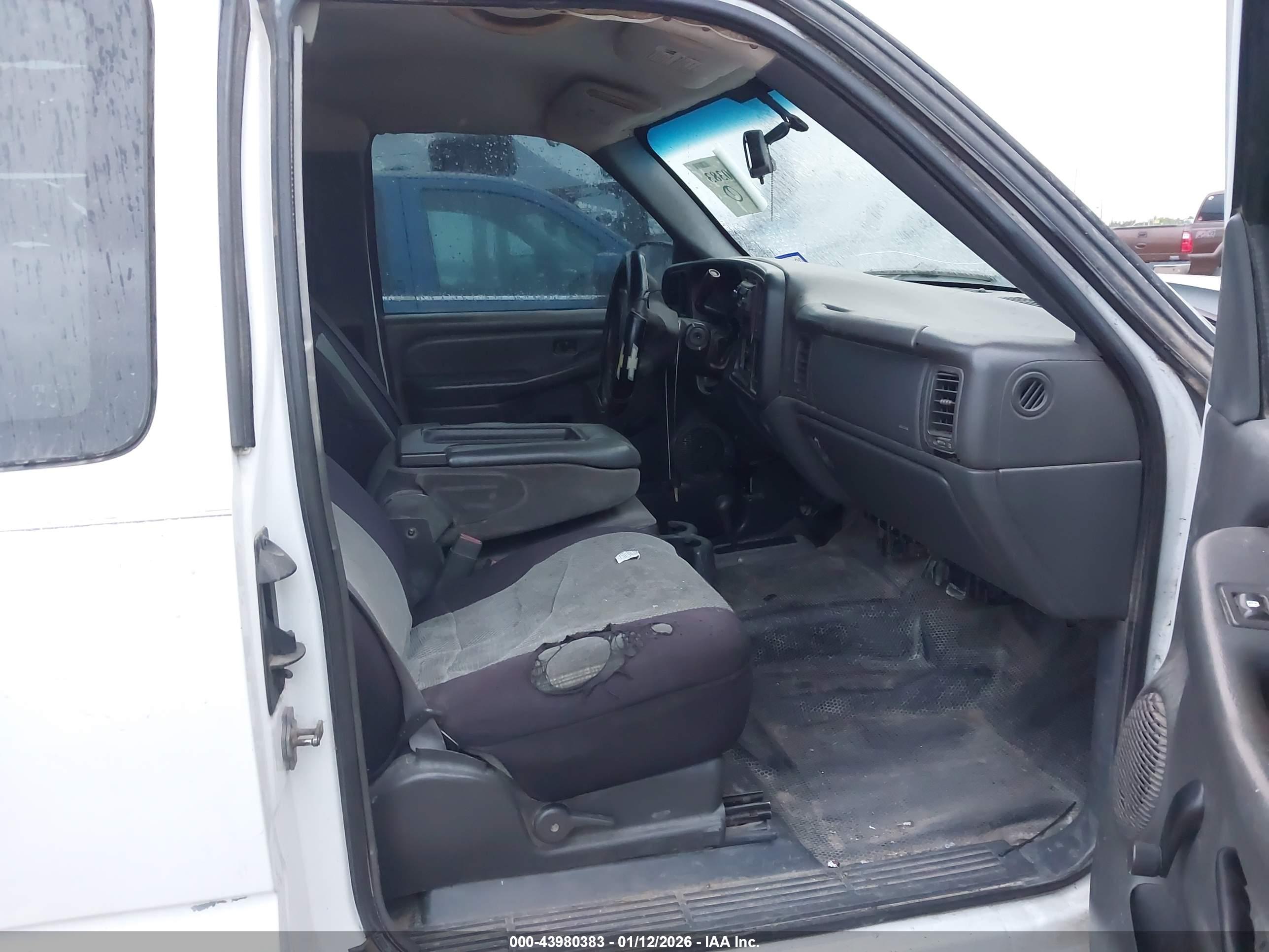 CHEVROLET SILVERADO image 5