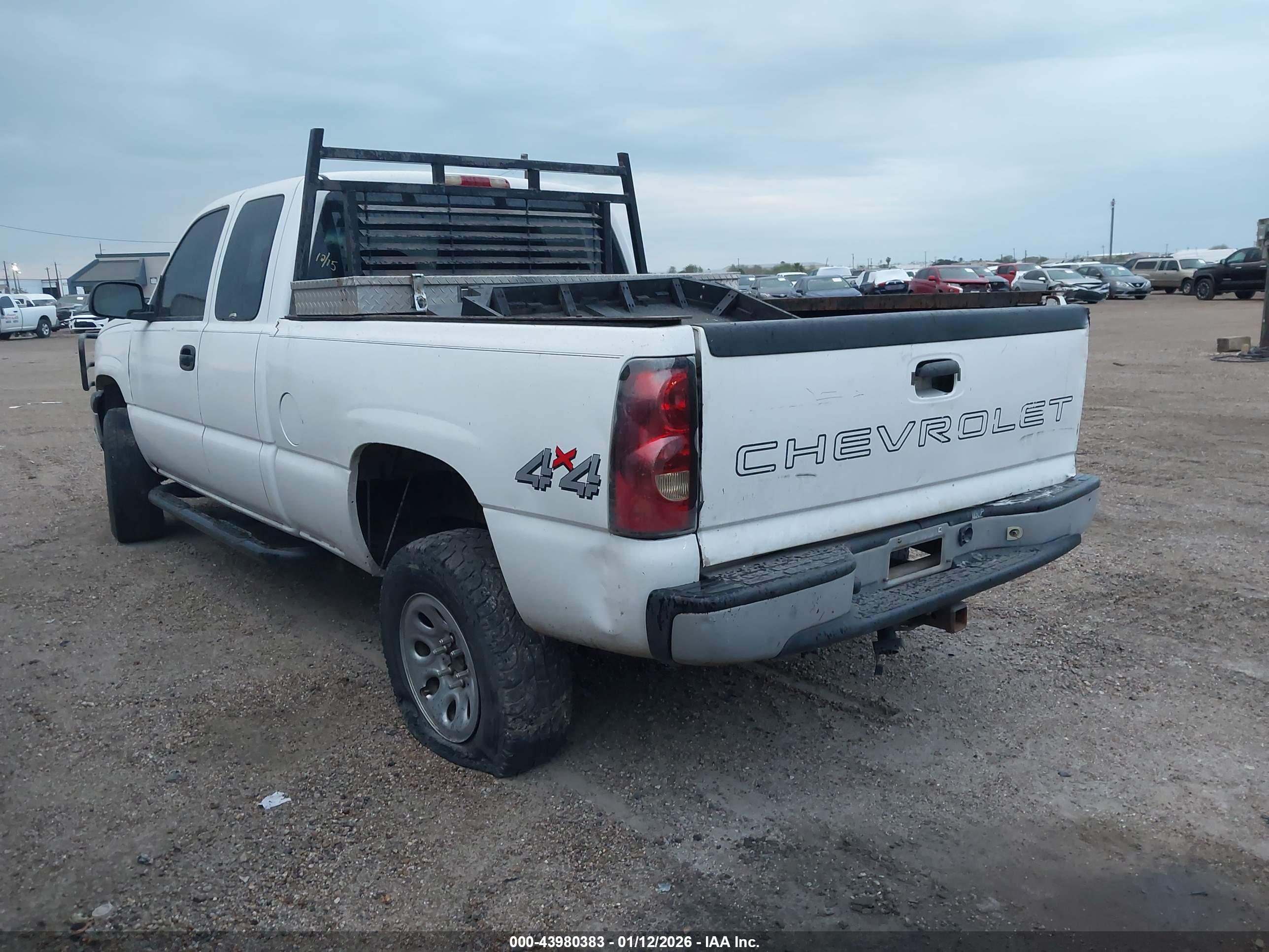CHEVROLET SILVERADO image 6