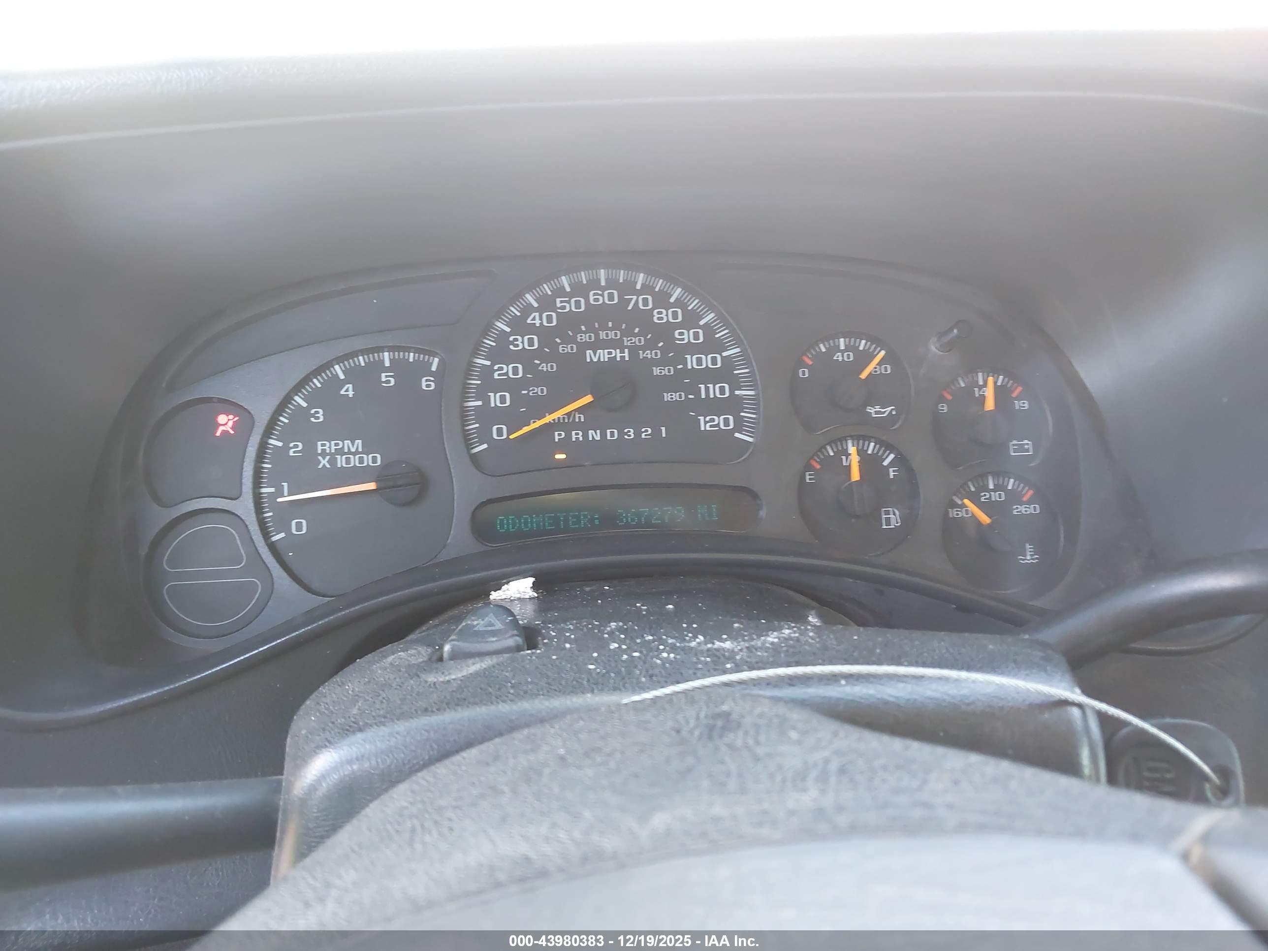 CHEVROLET SILVERADO image 7