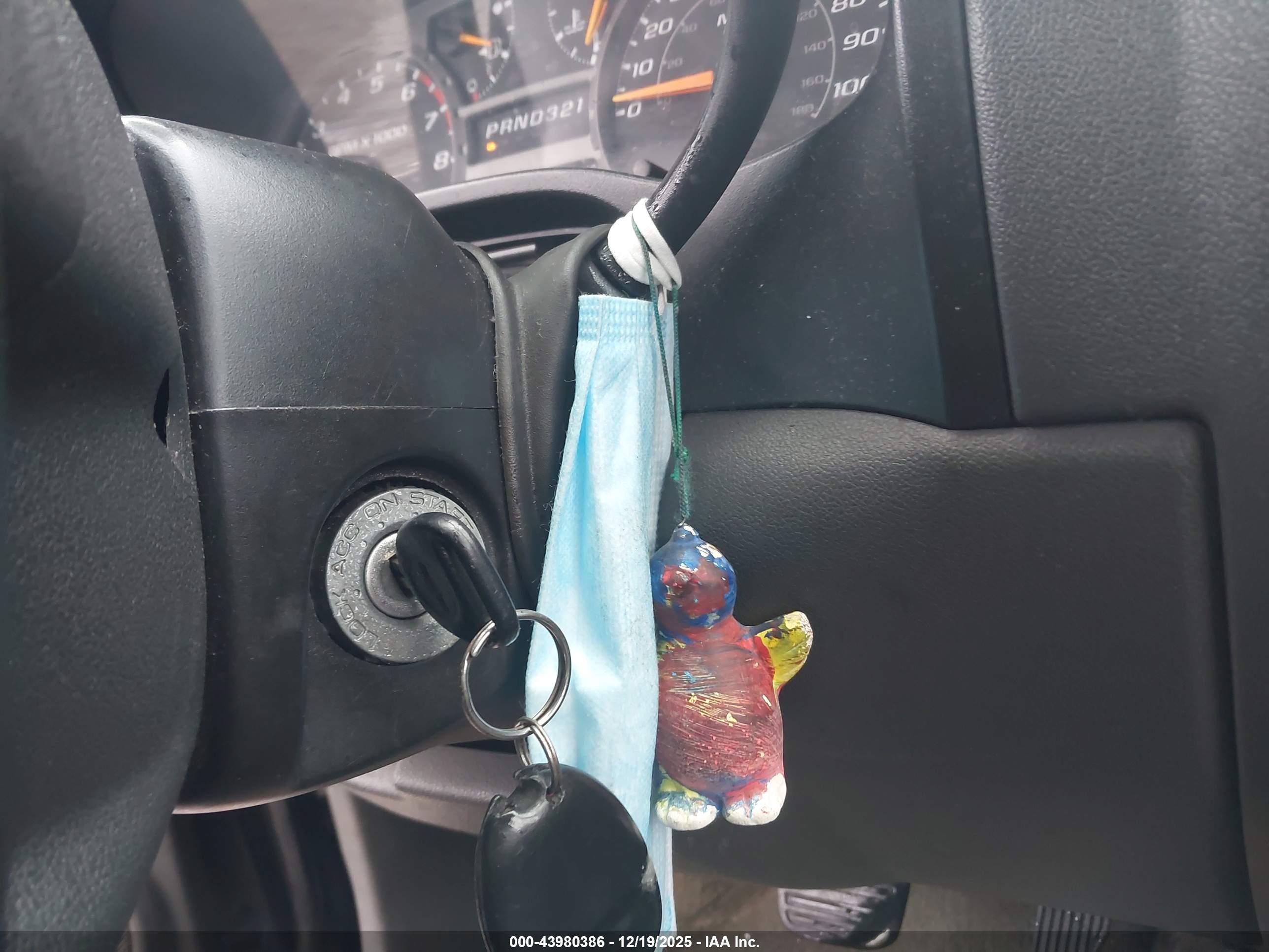 CHEVROLET COLORADO image 11