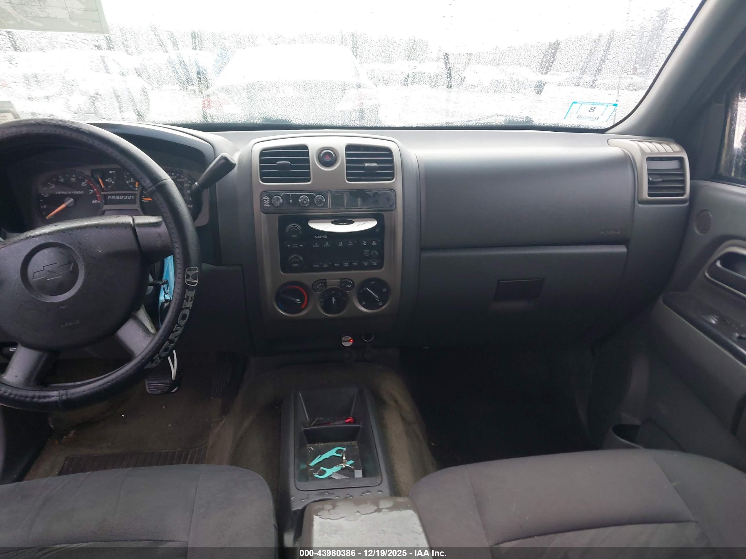 CHEVROLET COLORADO image 5