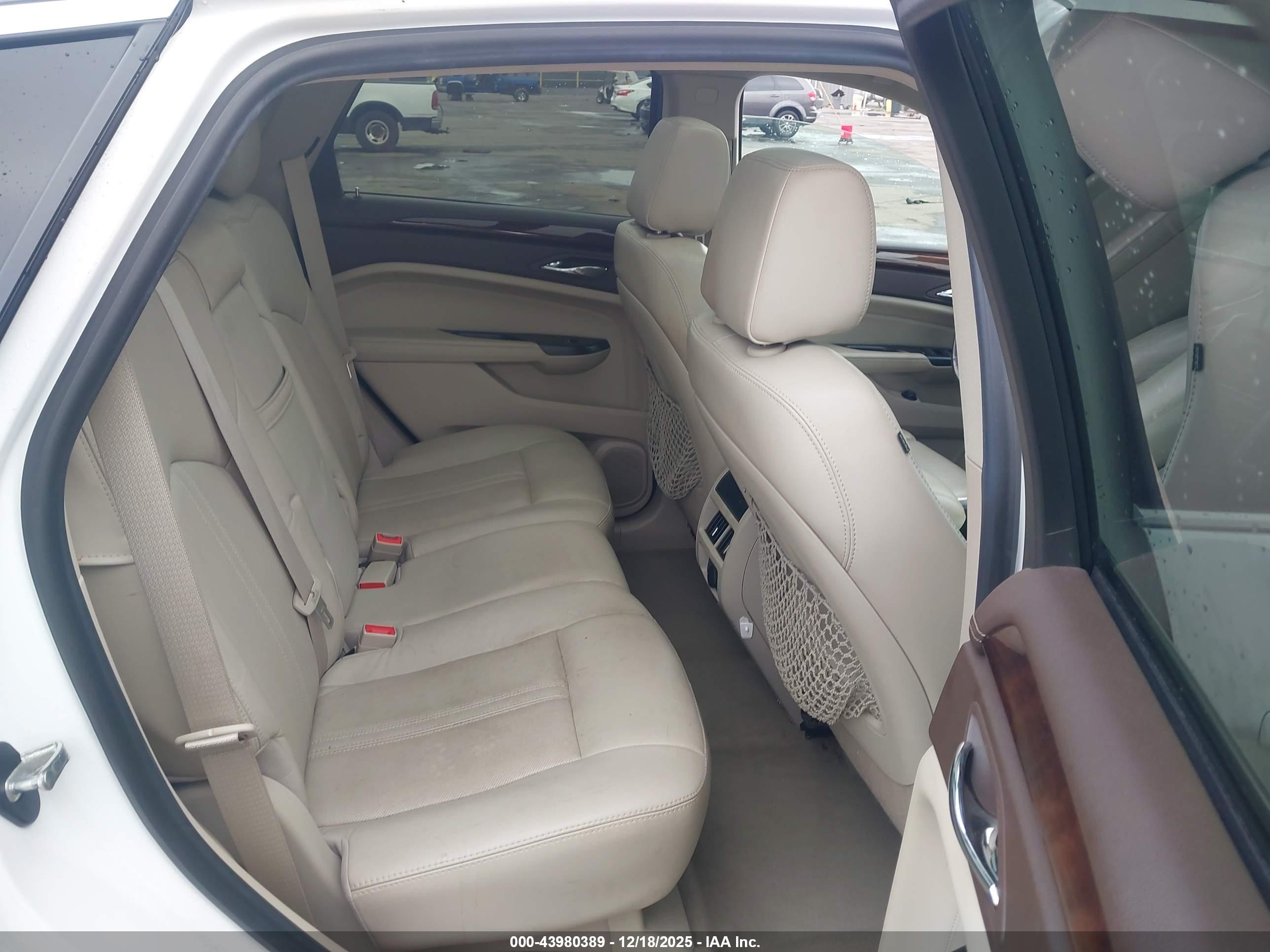 CADILLAC SRX image 8