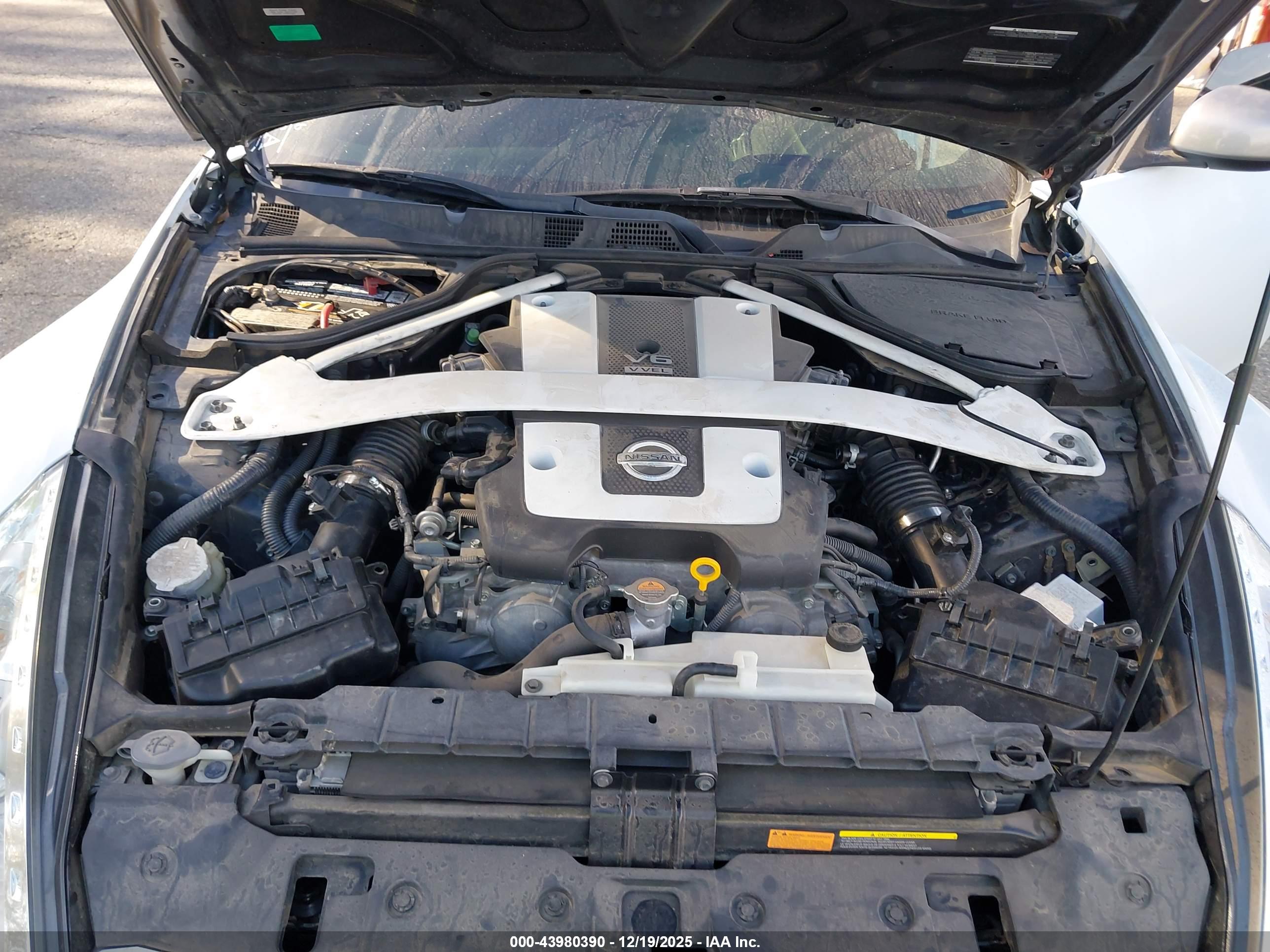 NISSAN 370Z image 10