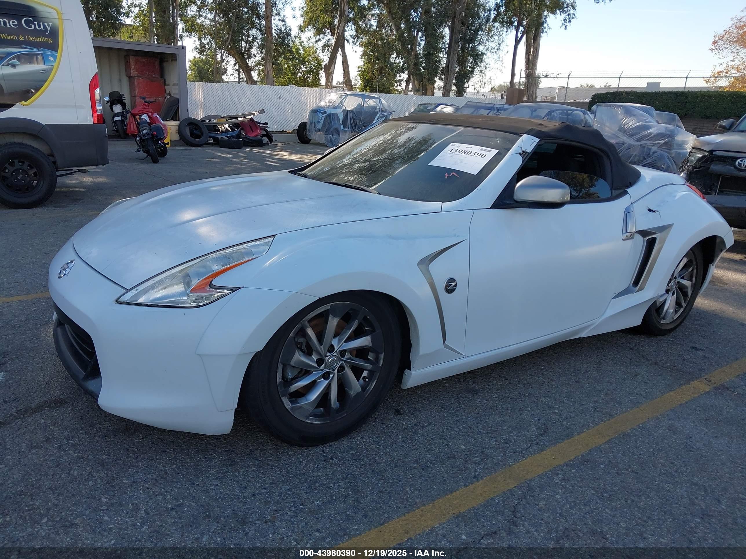 NISSAN 370Z image 2