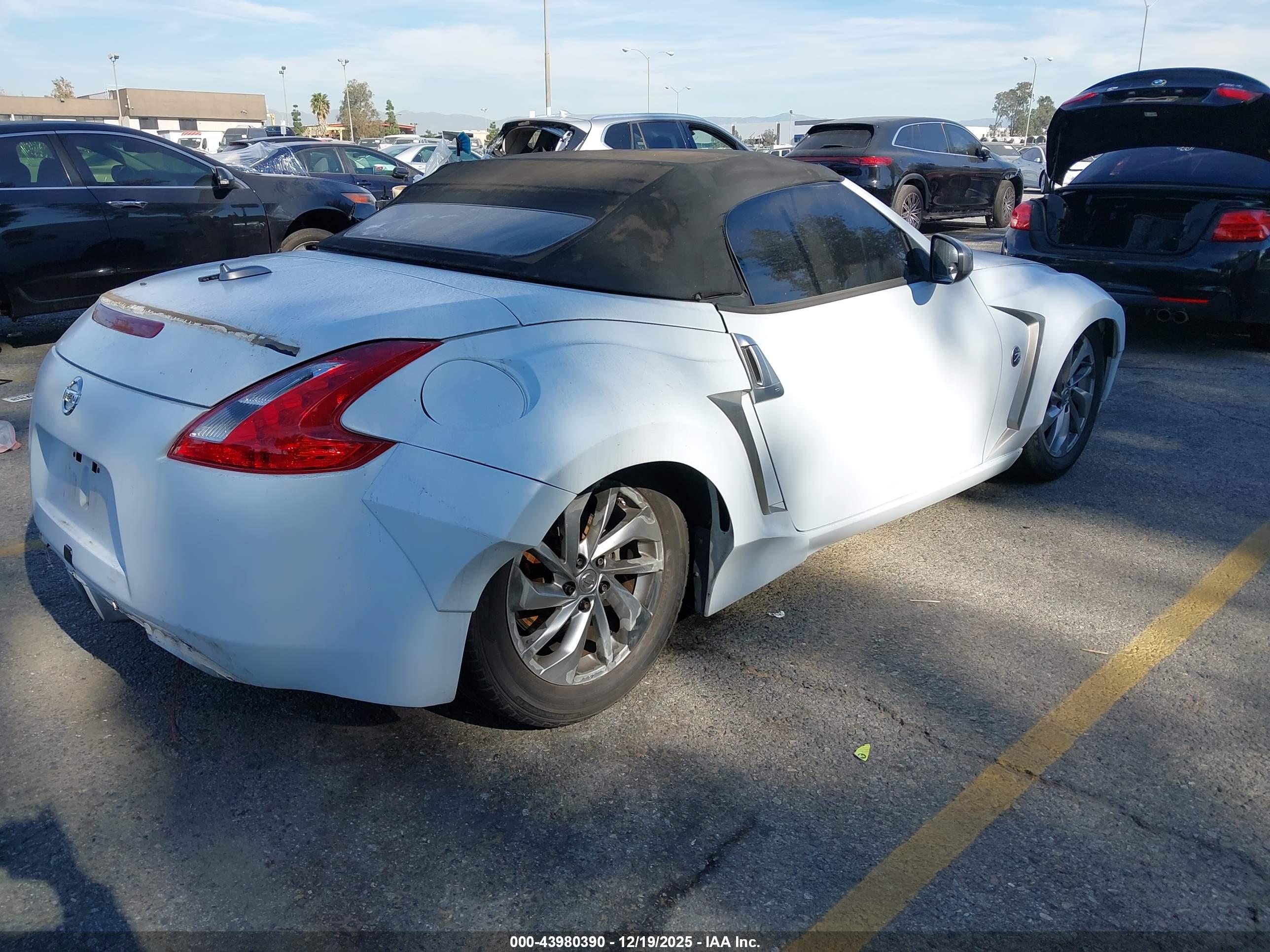 NISSAN 370Z image 4
