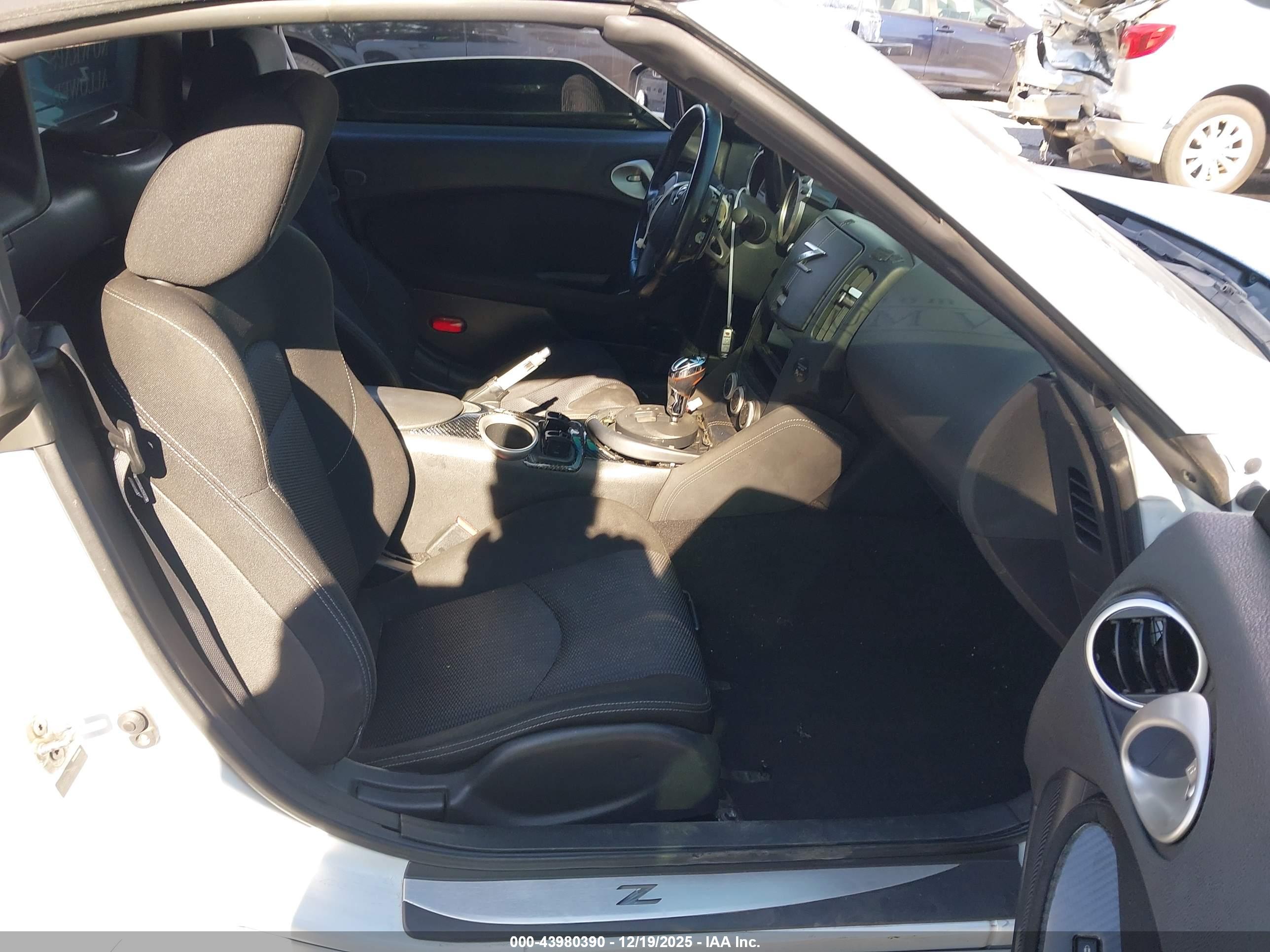 NISSAN 370Z image 5