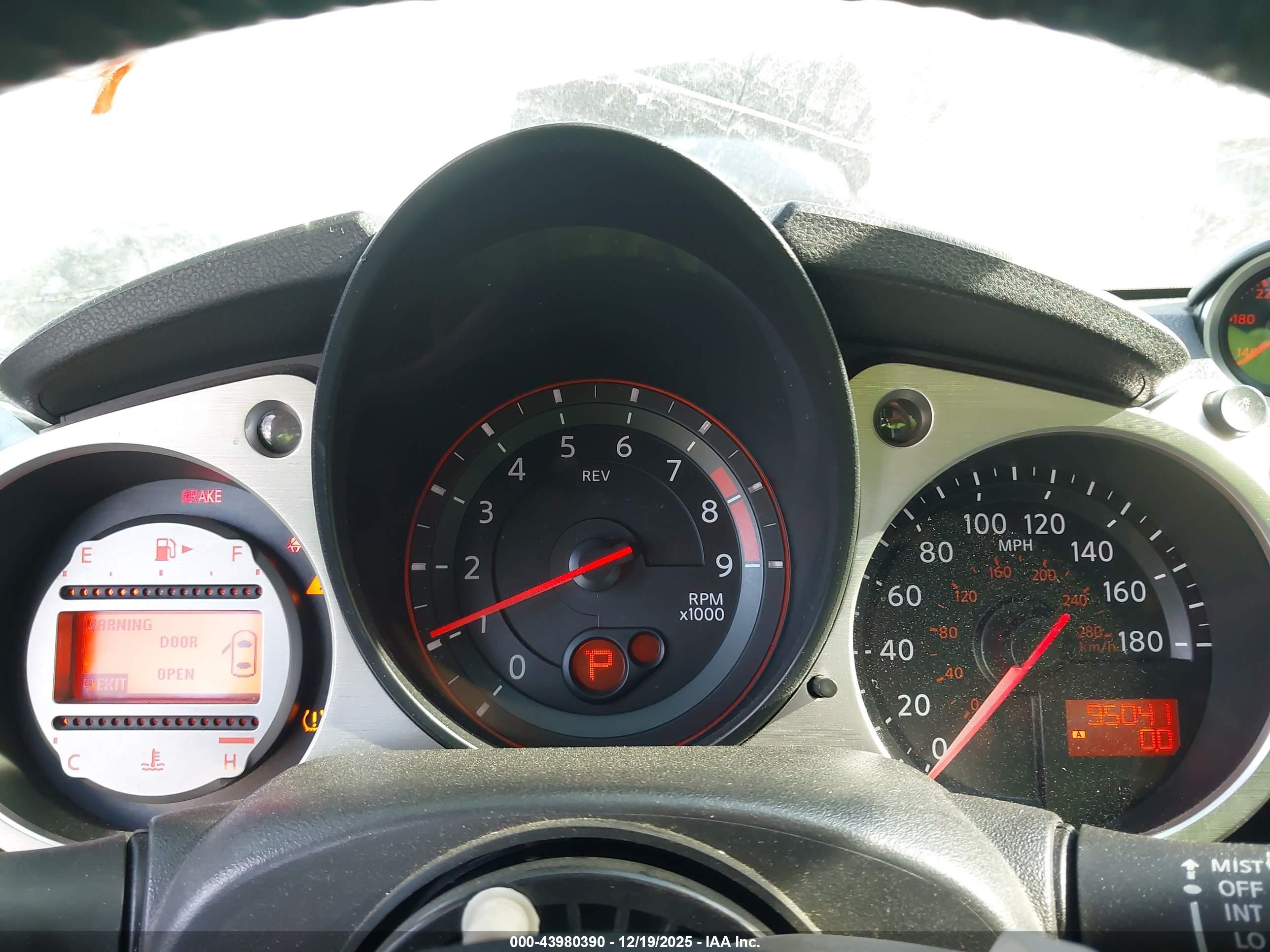 NISSAN 370Z image 7