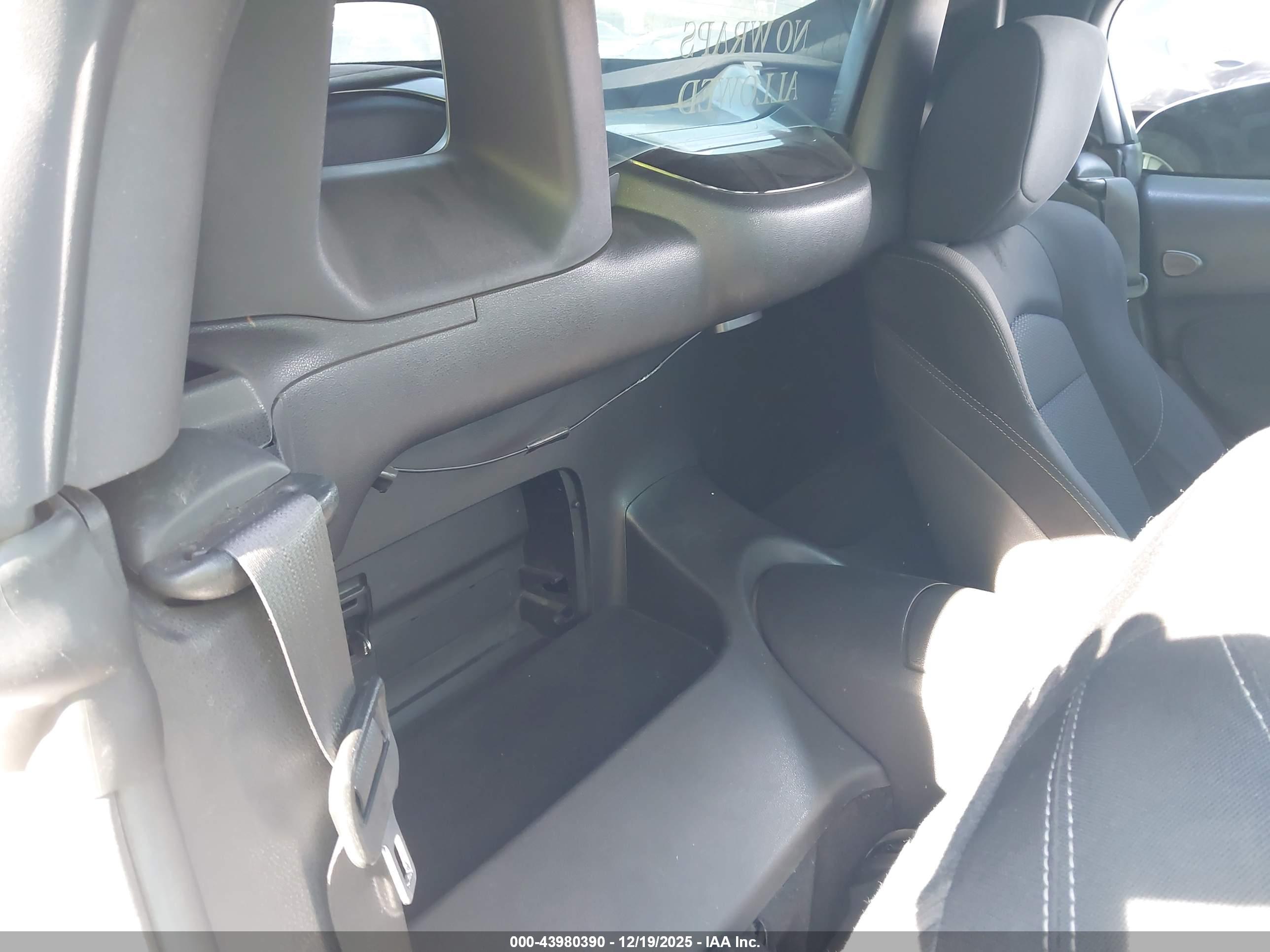 NISSAN 370Z image 8