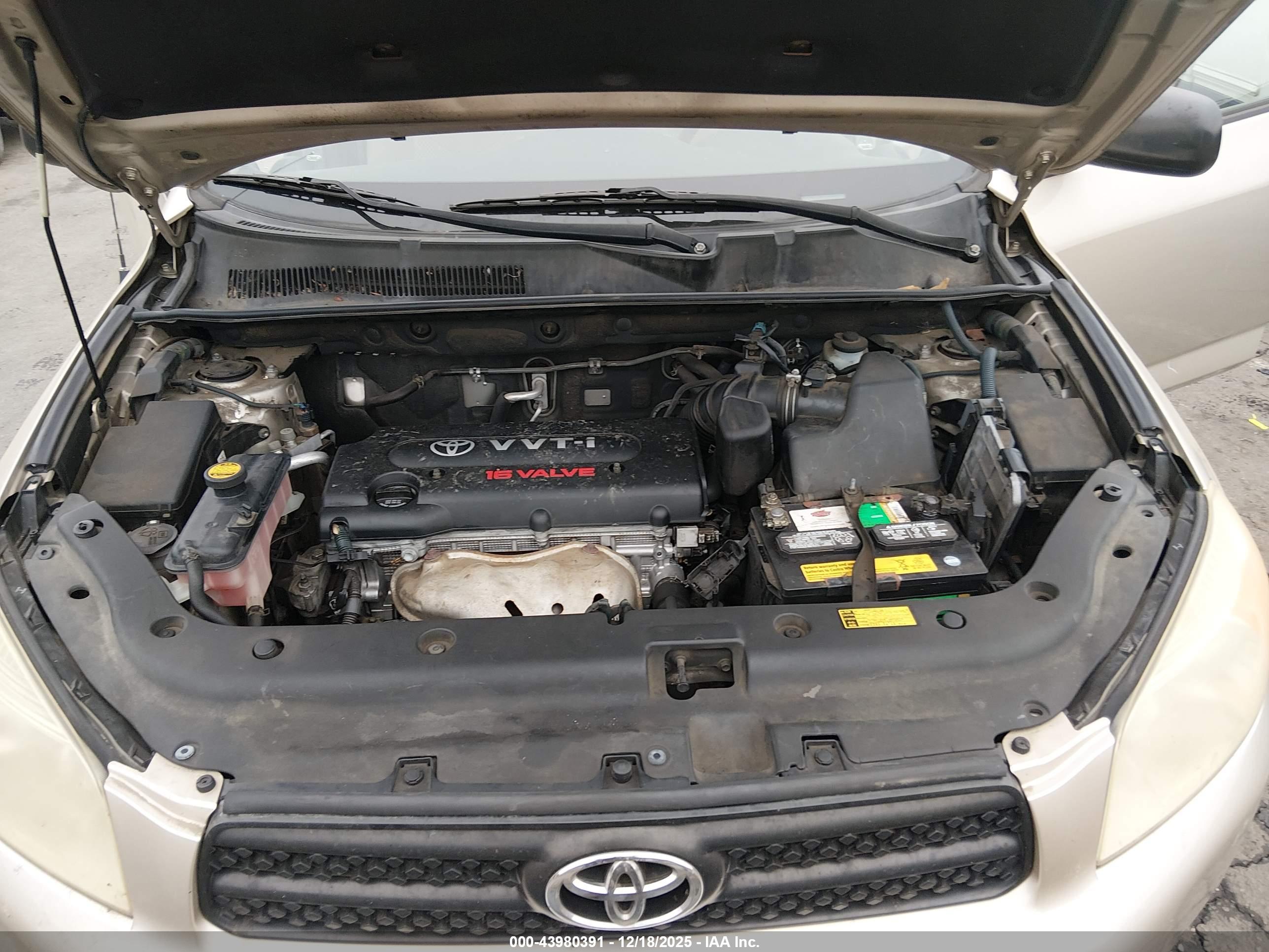 TOYOTA RAV4 image 10