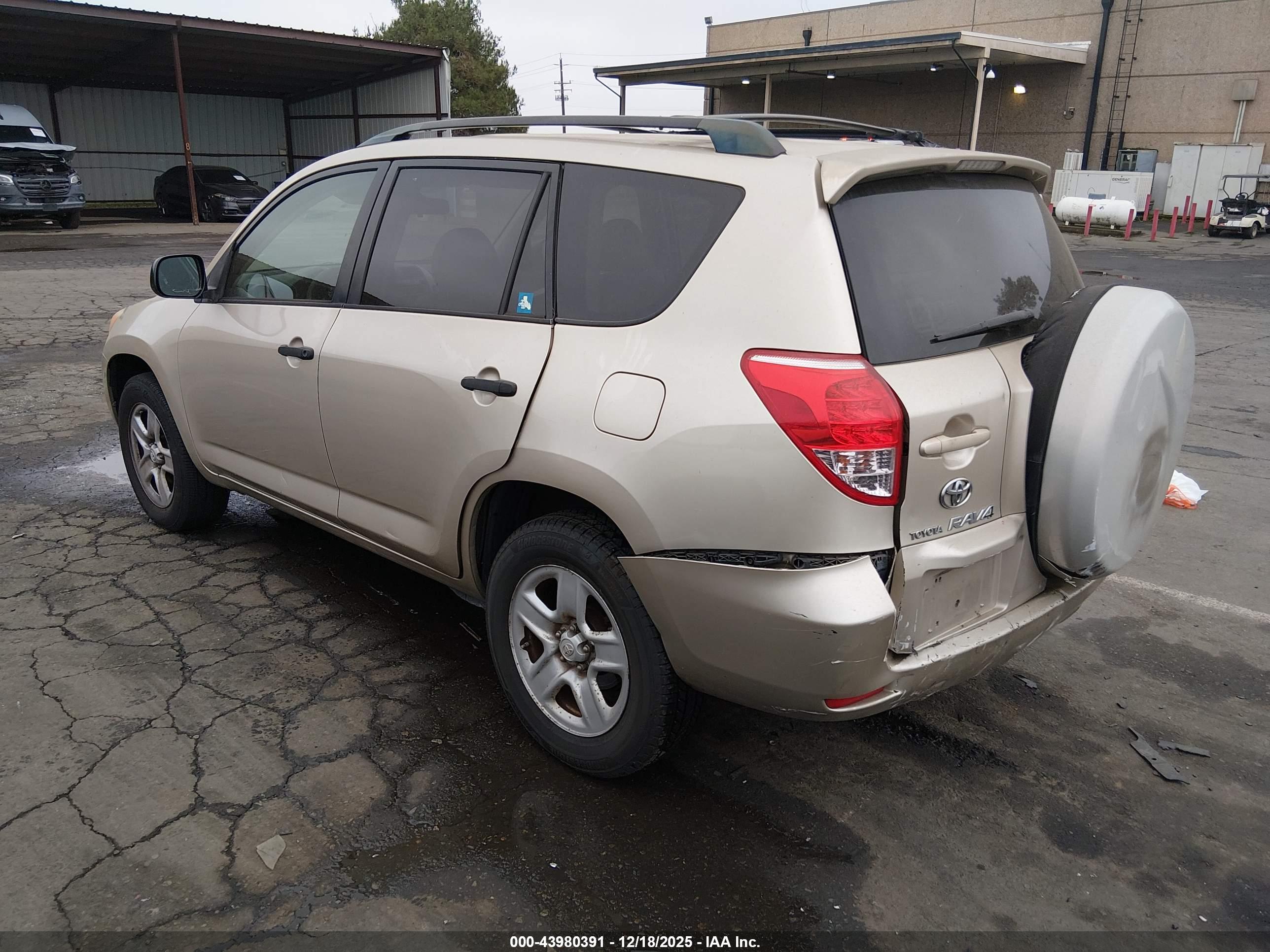 TOYOTA RAV4 image 3